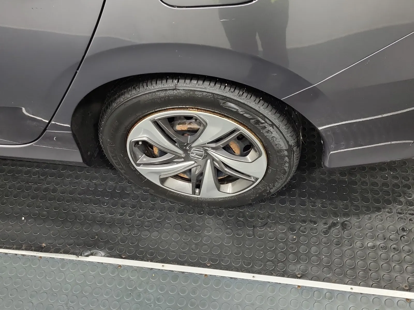 Left Rear Wheel/Tire Photo