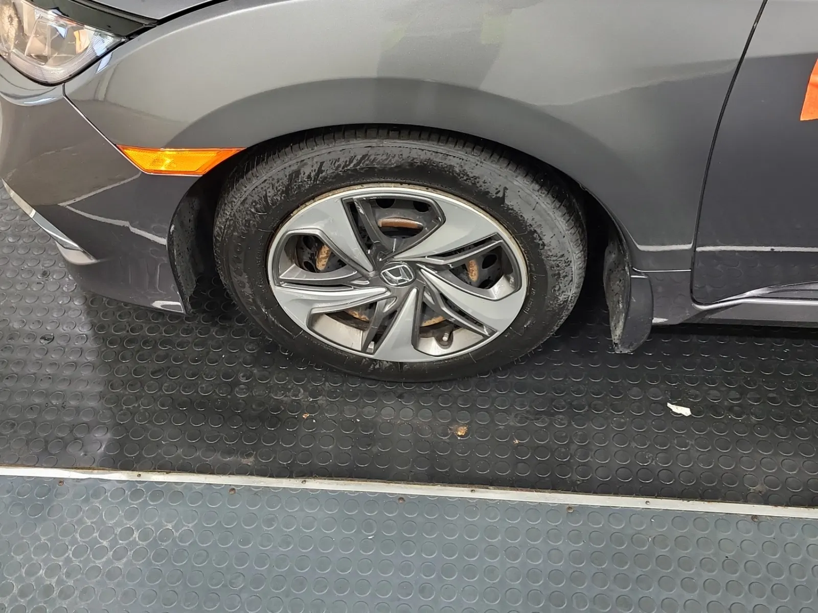 Front driver wheel/tire photo