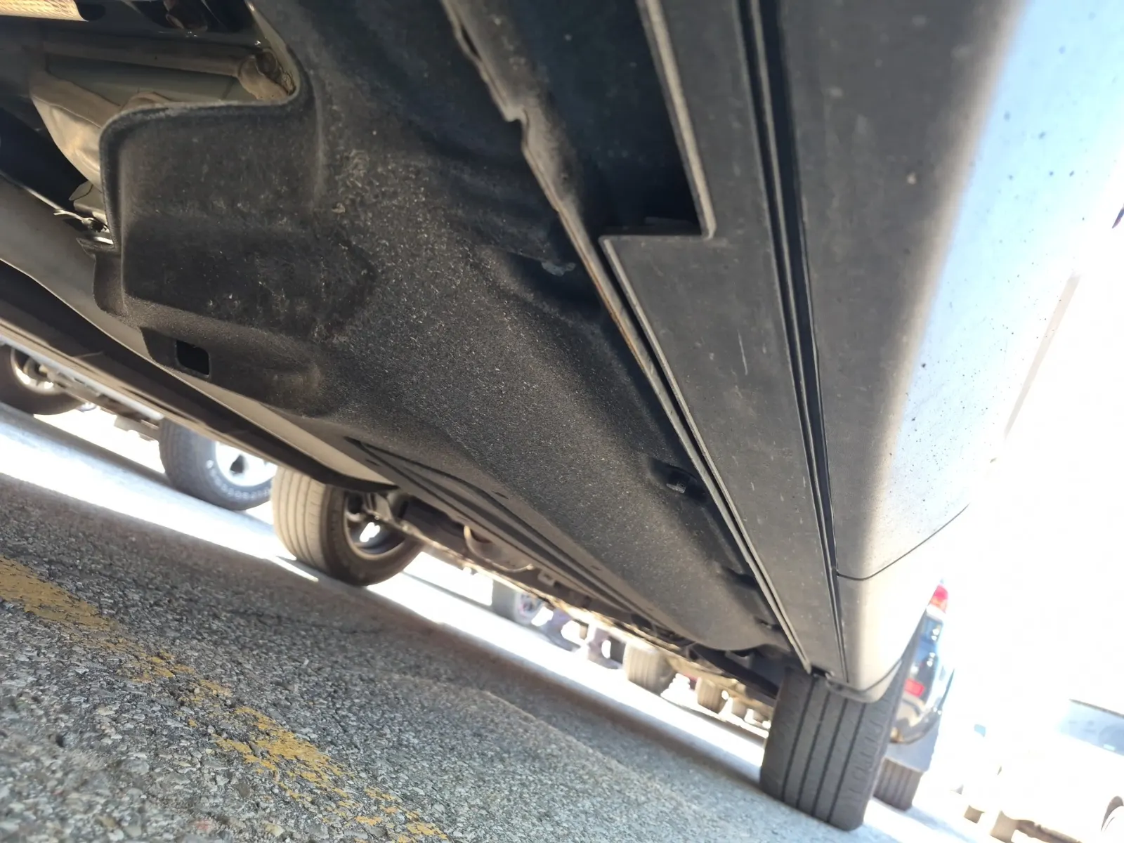Undercarriage - Passenger Photo