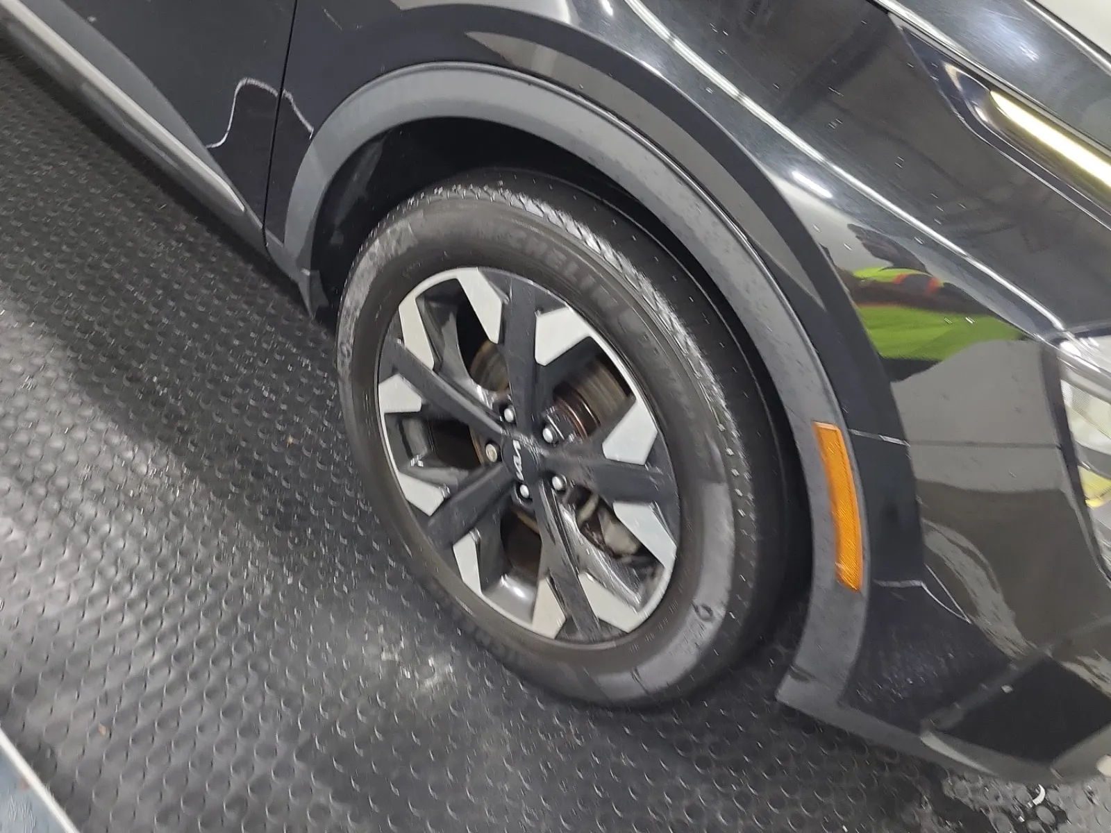 Right Front Wheel/Tire Photo