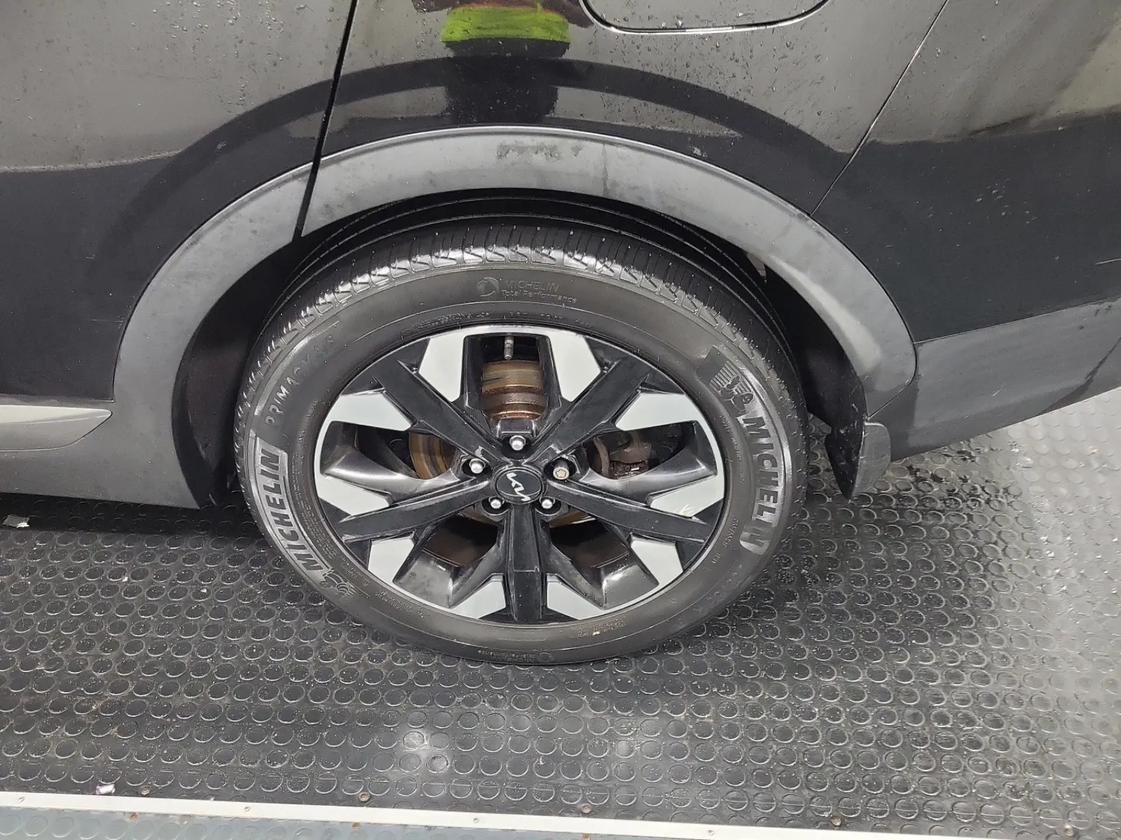 Left Rear Wheel/Tire Photo
