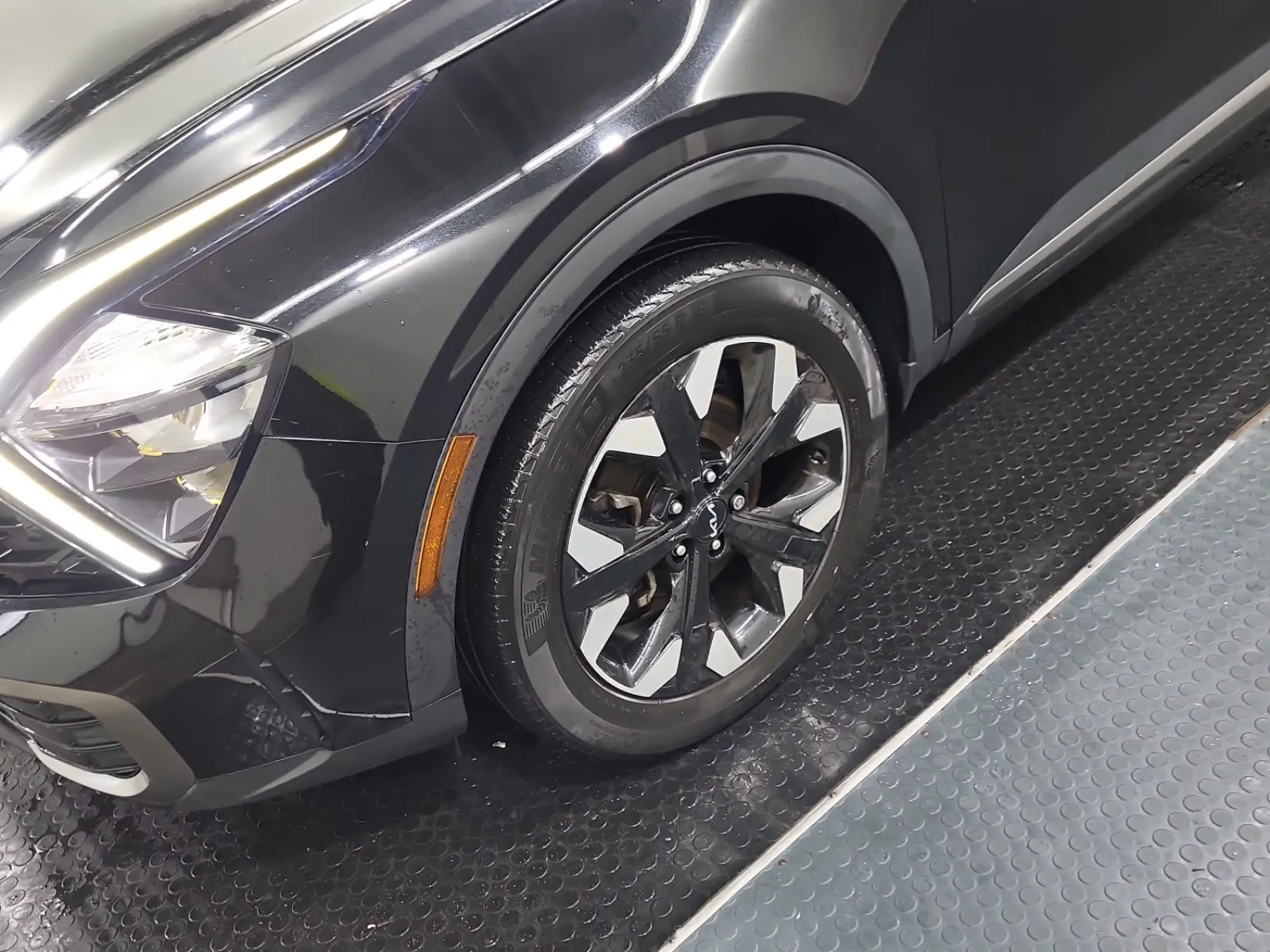 Front driver wheel/tire photo