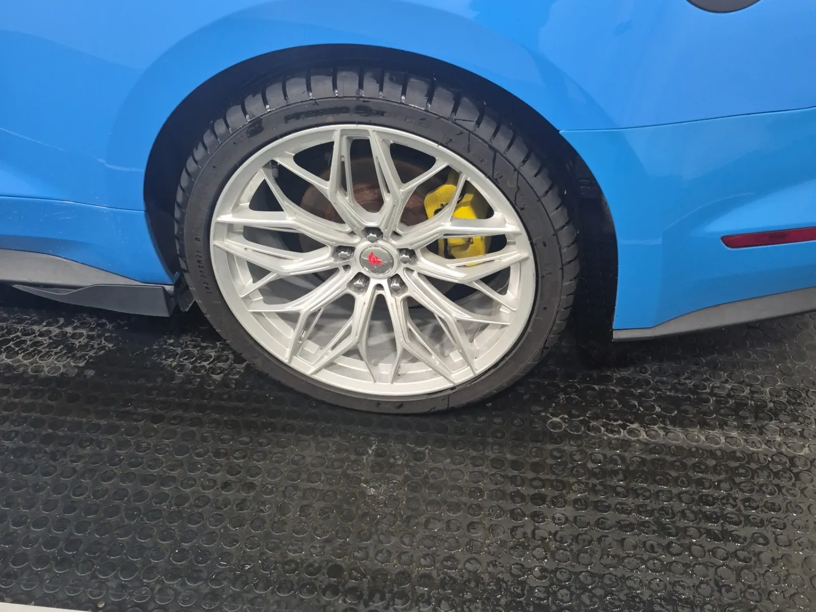 Left Rear Wheel/Tire Photo