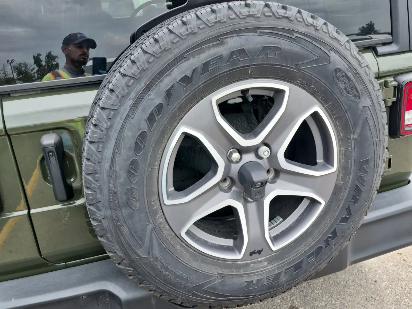 Spare Tire & Wheel Photo