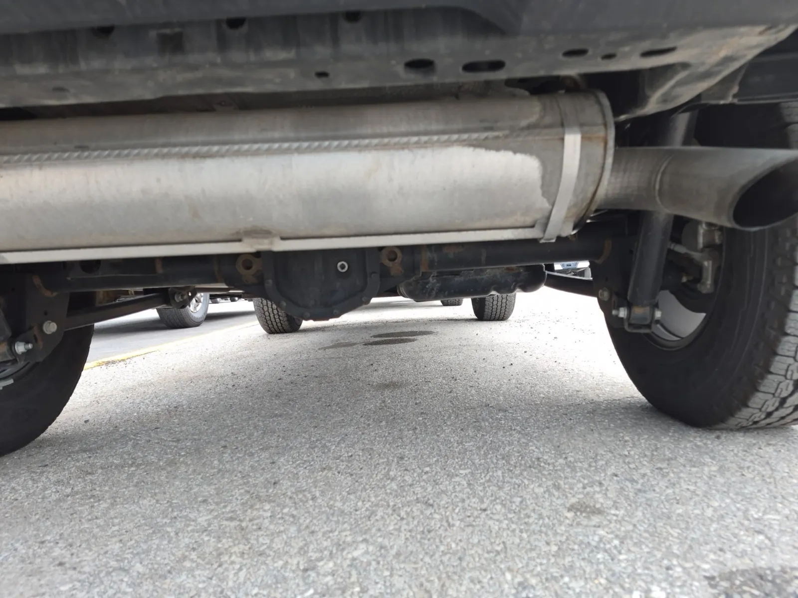 Undercarriage - Rear Photo