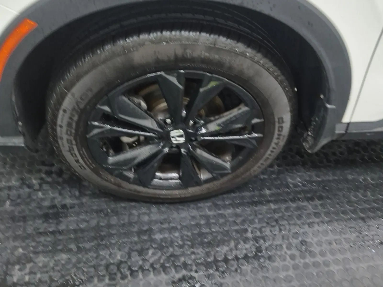 Front driver wheel/tire photo