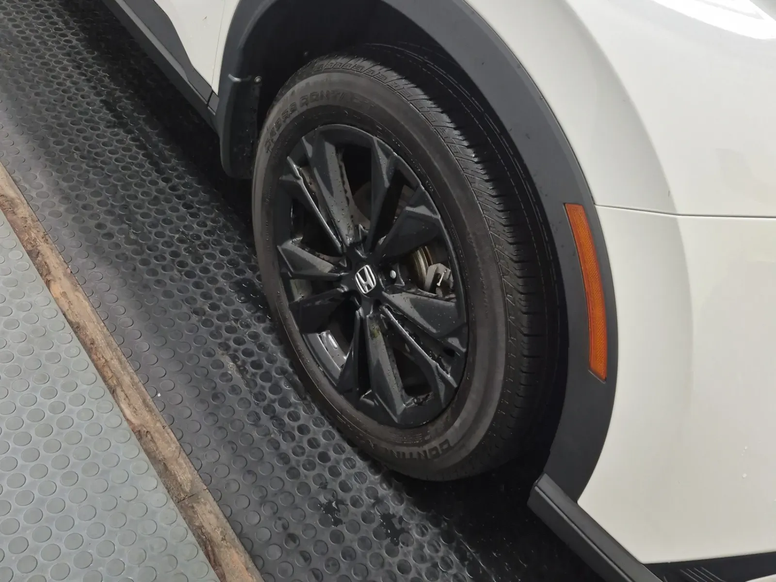 Right Front Wheel/Tire Photo