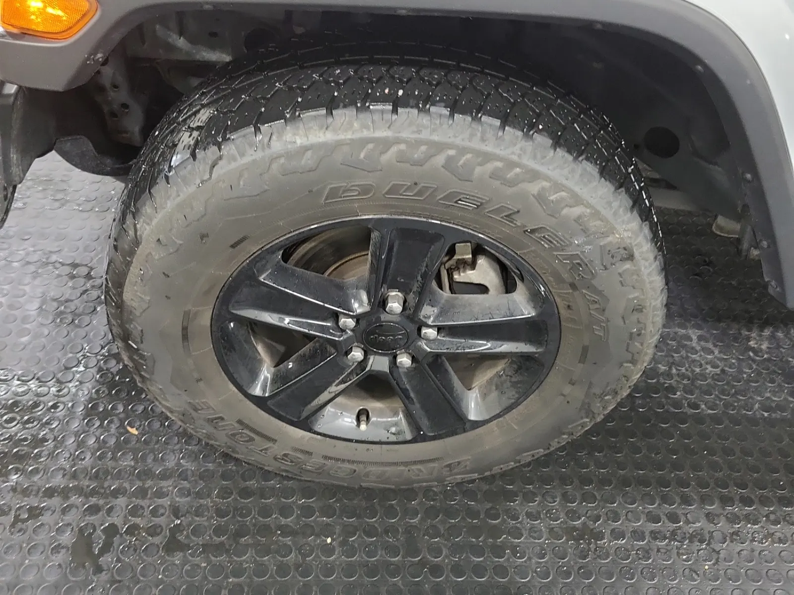 Front driver wheel/tire photo