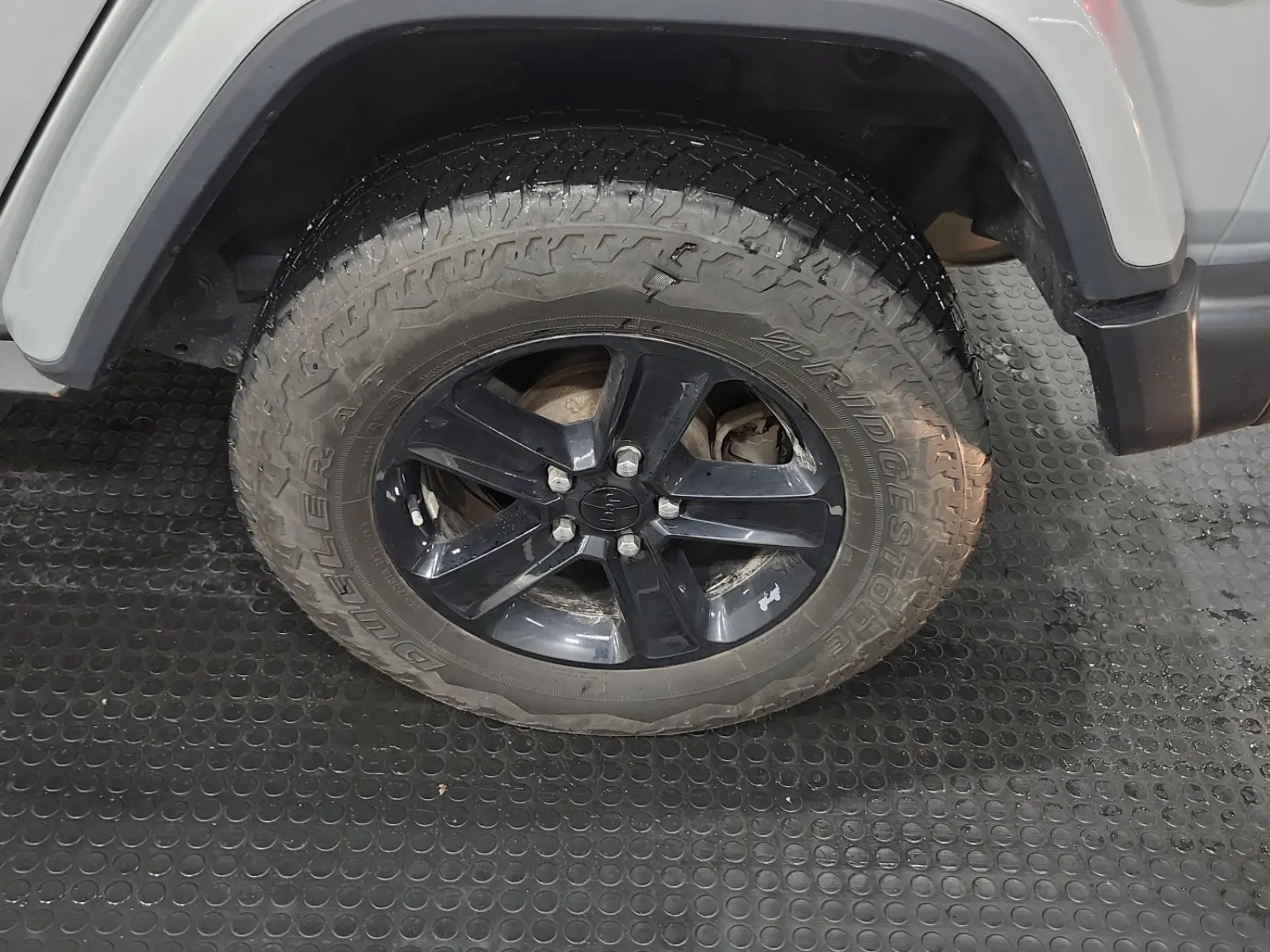 Left Rear Wheel/Tire Photo
