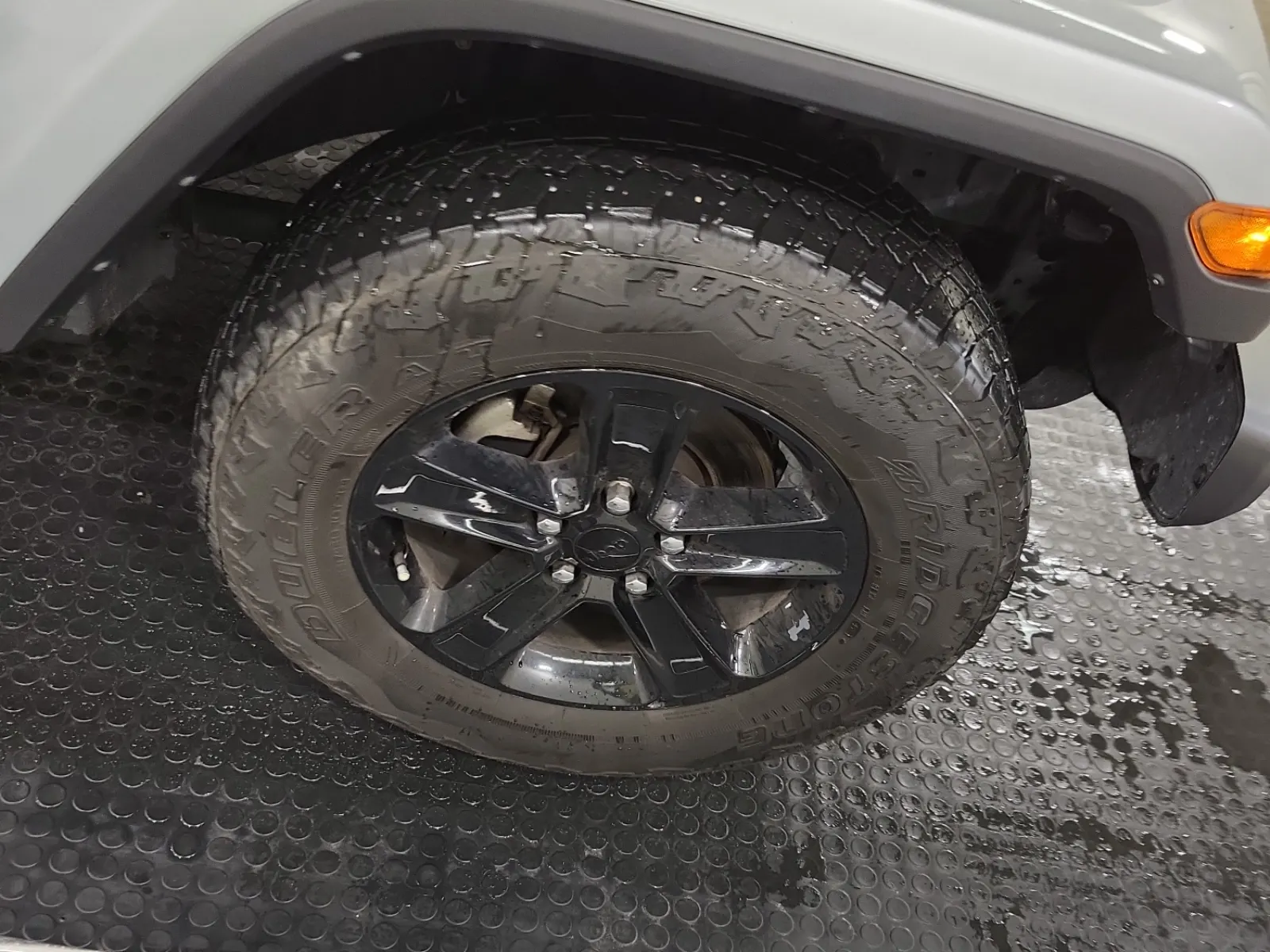 Right Front Wheel/Tire Photo