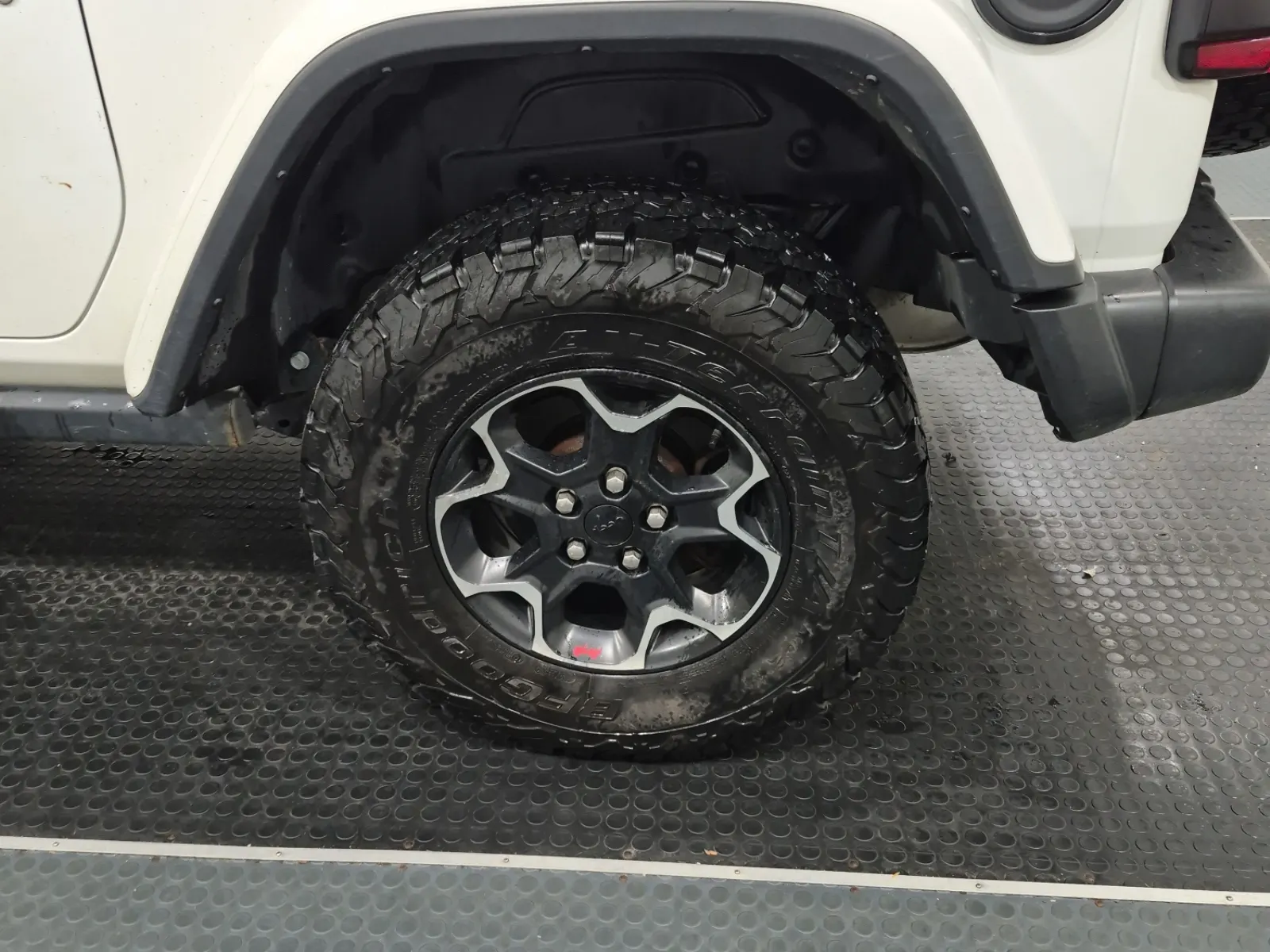 Left Rear Wheel/Tire Photo