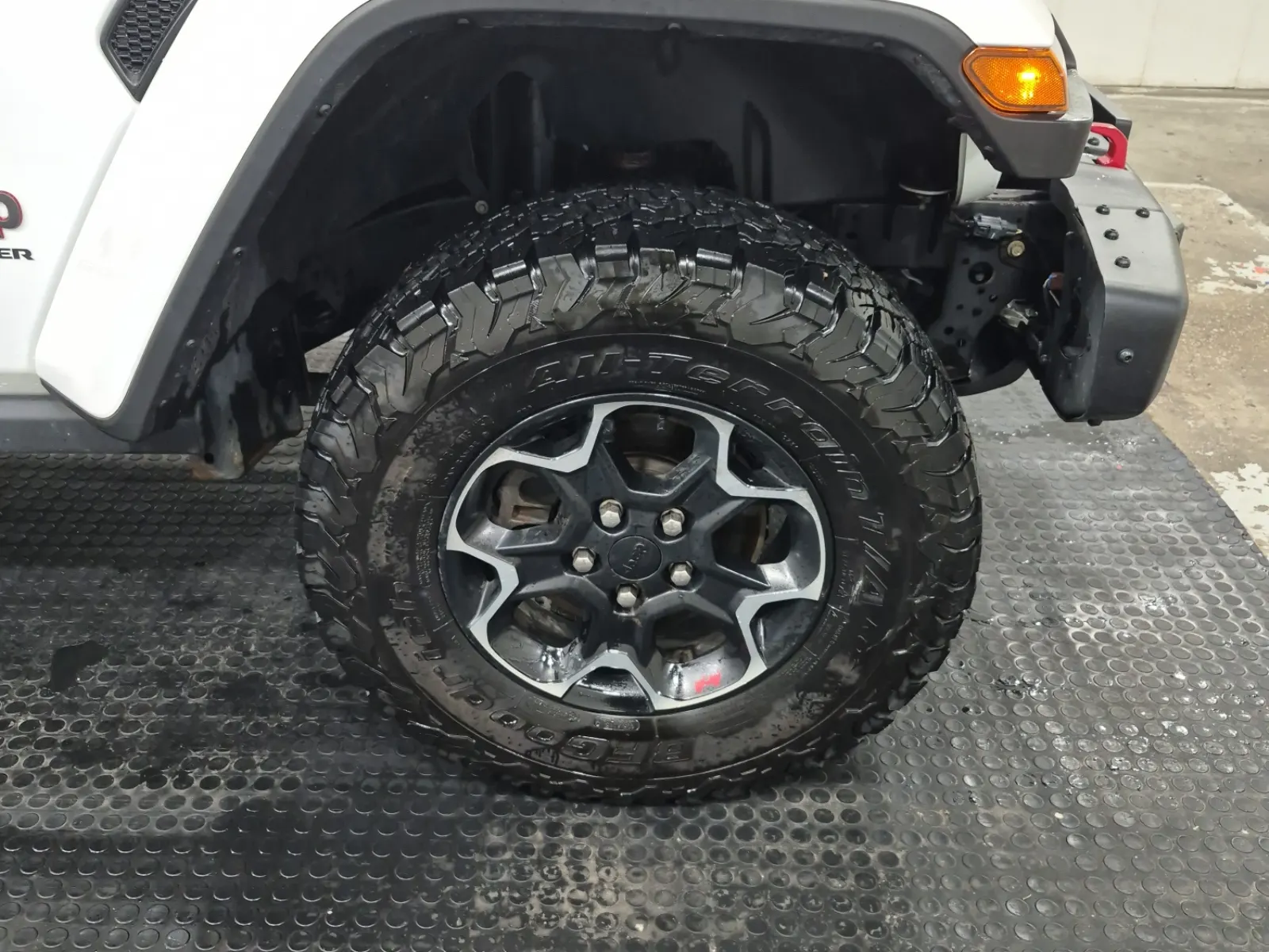 Right Front Wheel/Tire Photo