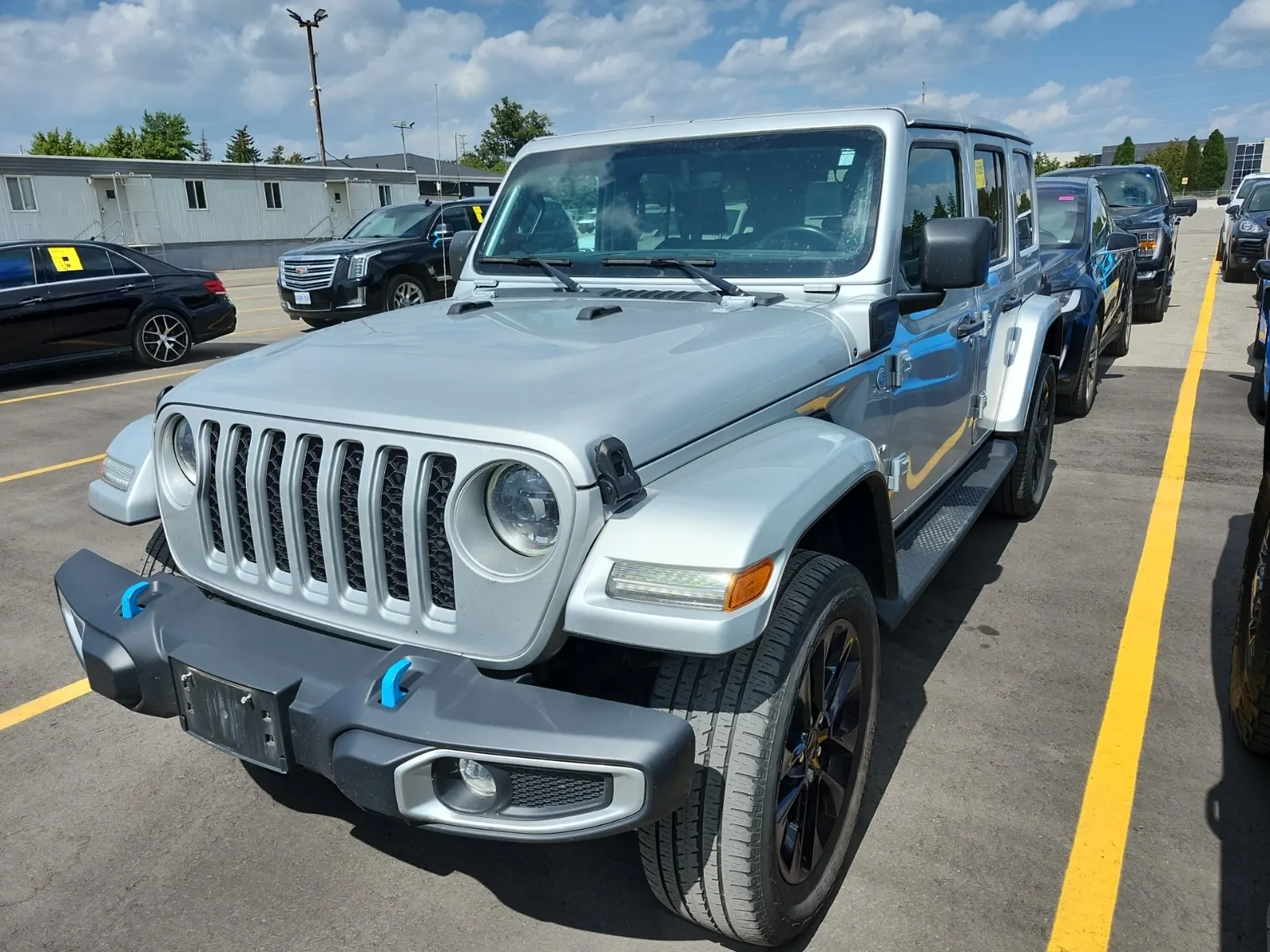 Front driver 3/4 photo