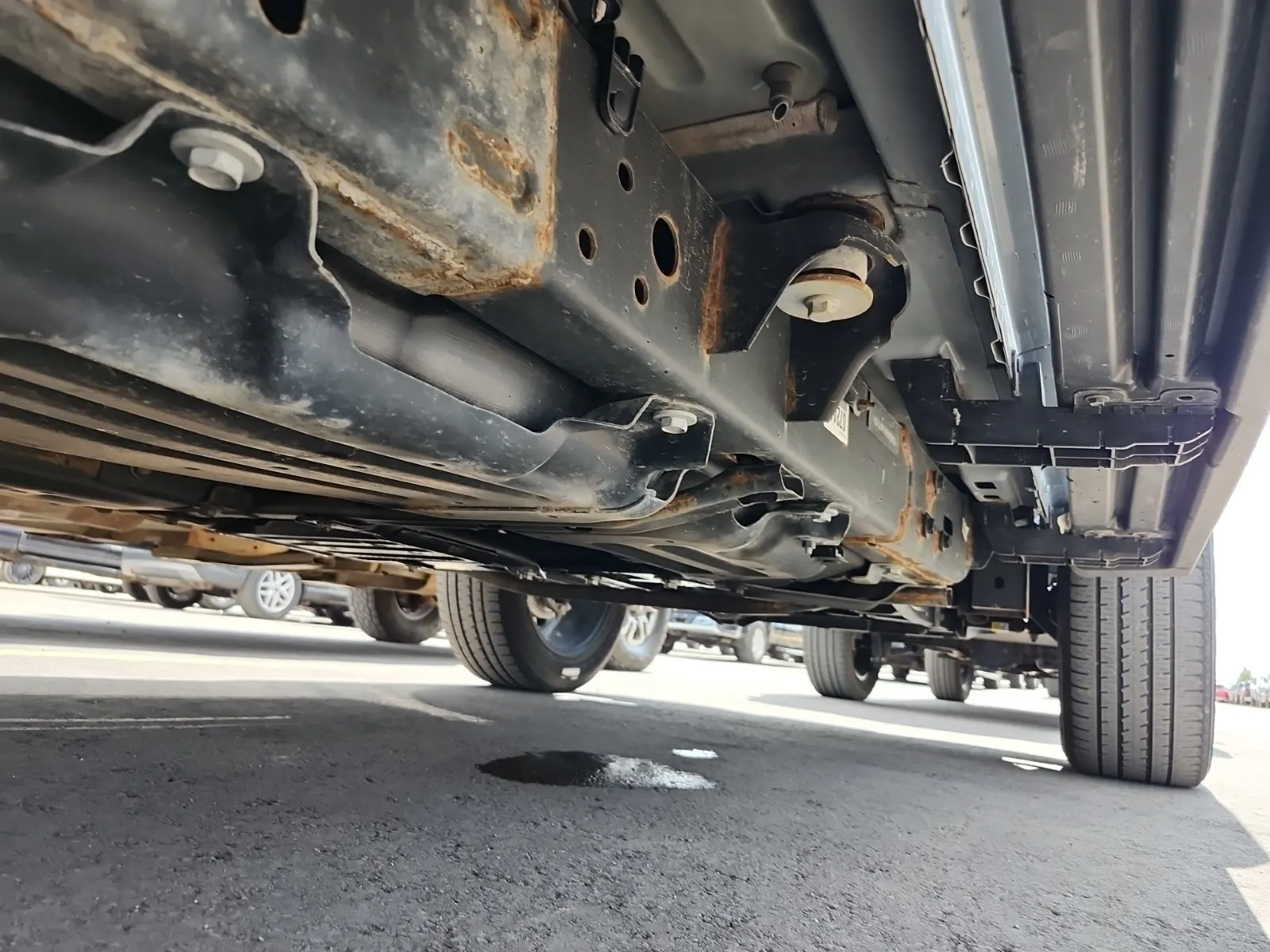Undercarriage - Passenger Photo