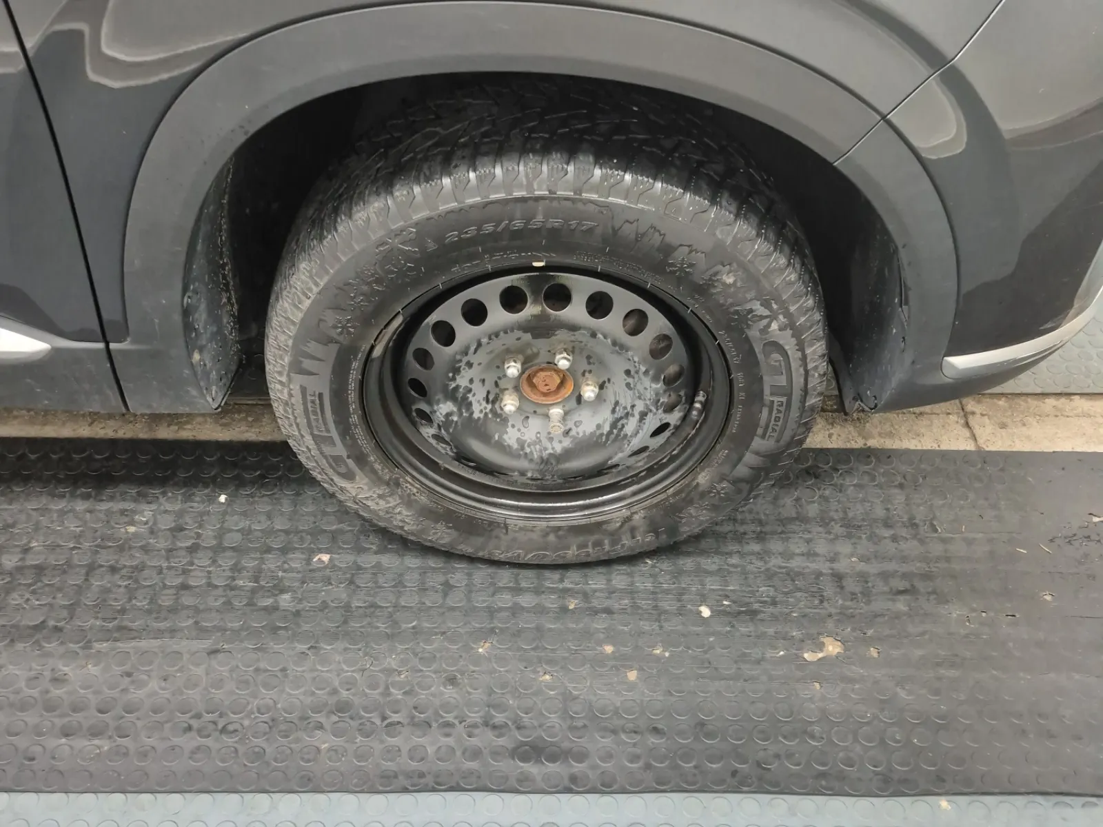 Right Front Wheel/Tire Photo