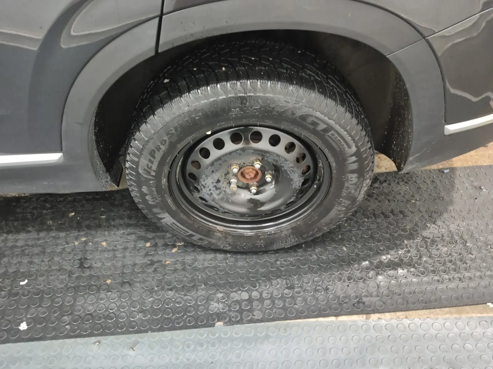 Left Rear Wheel/Tire Photo