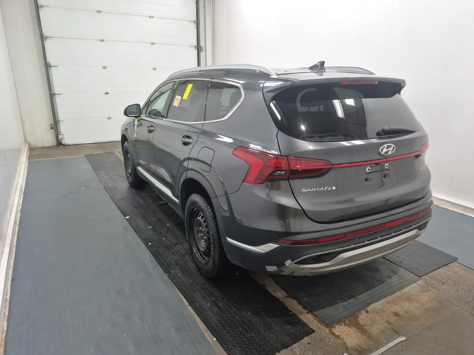 Driver Rear 3/4 Photo