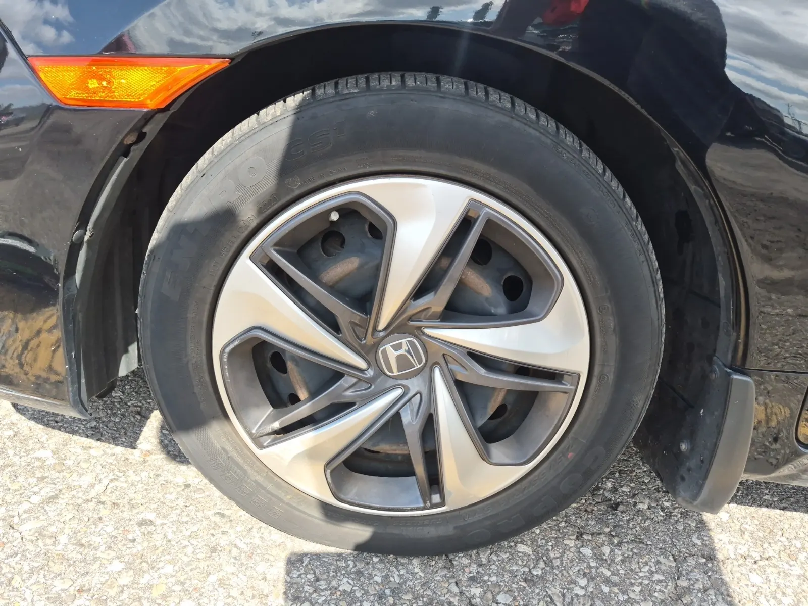 Front driver wheel/tire photo