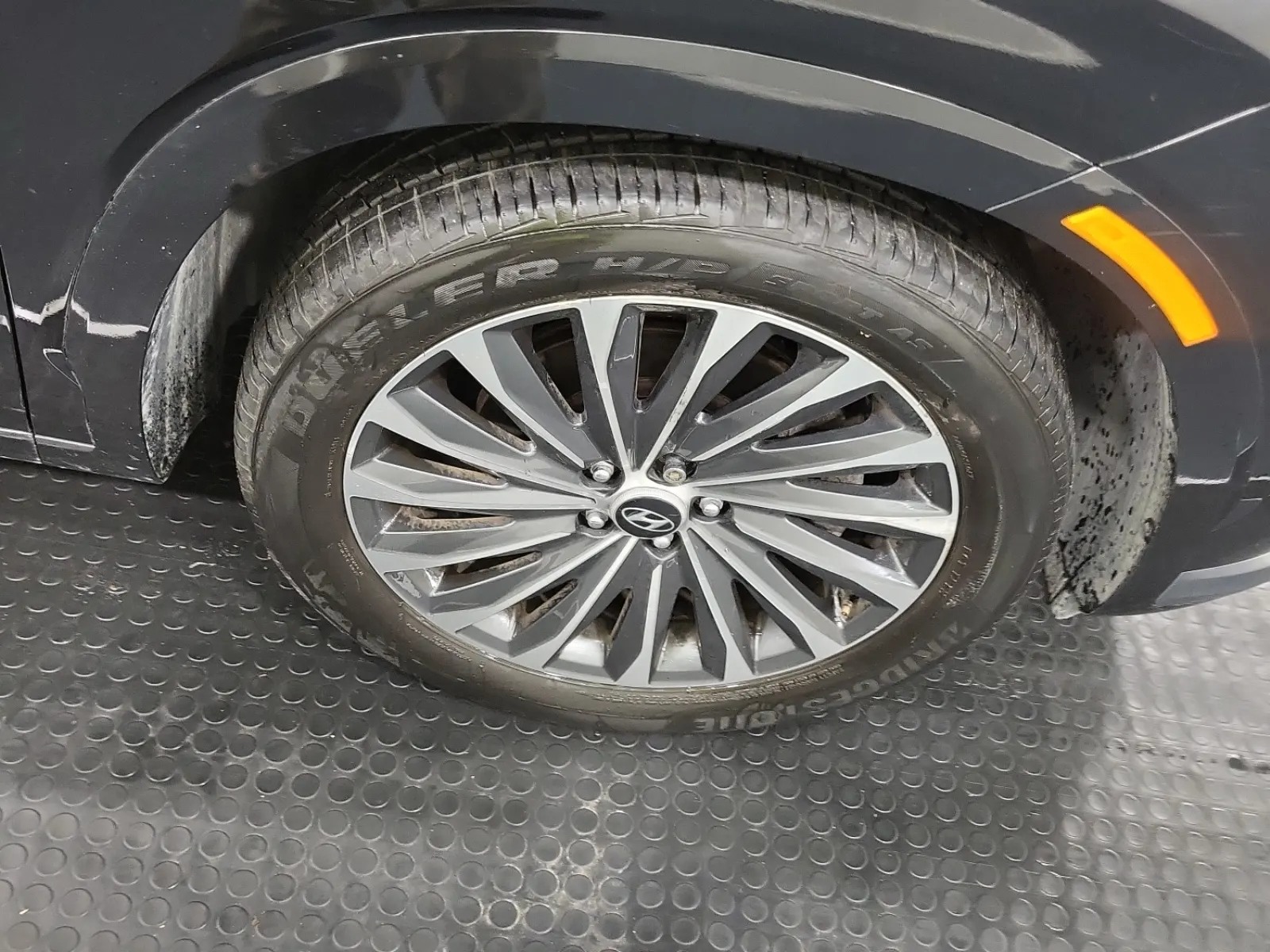 Right Front Wheel/Tire Photo