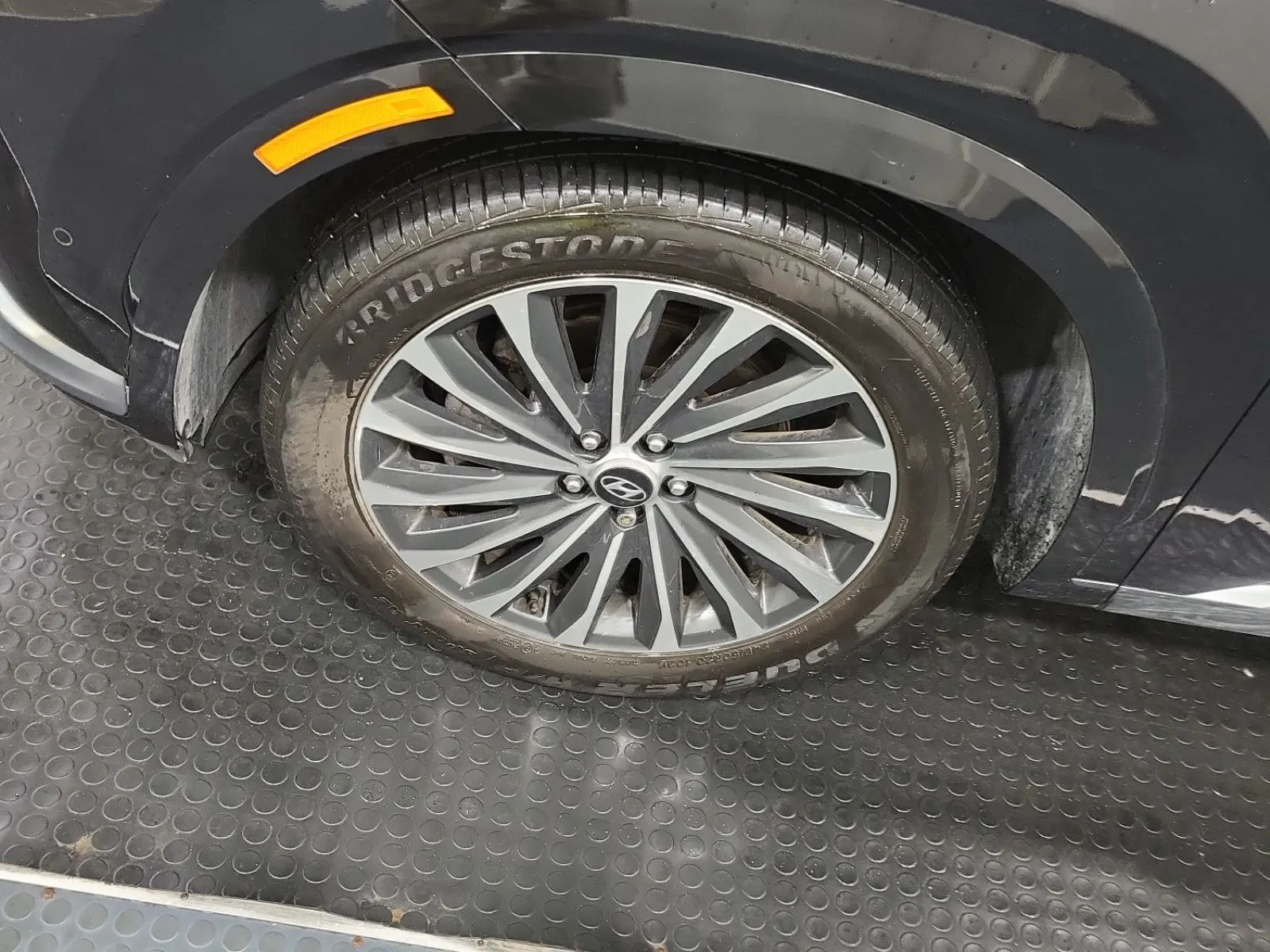 Front driver wheel/tire photo