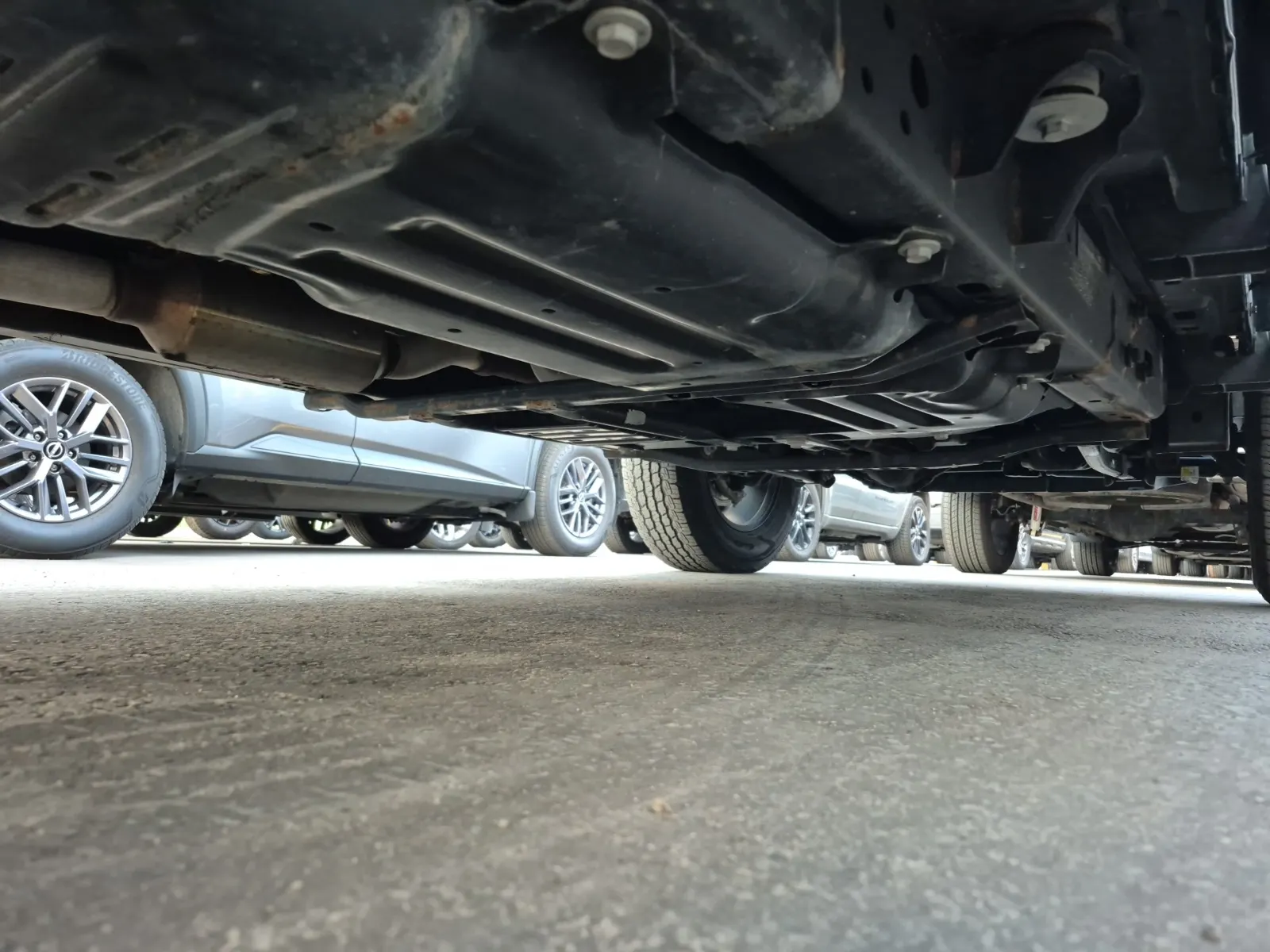 Undercarriage - Passenger Photo