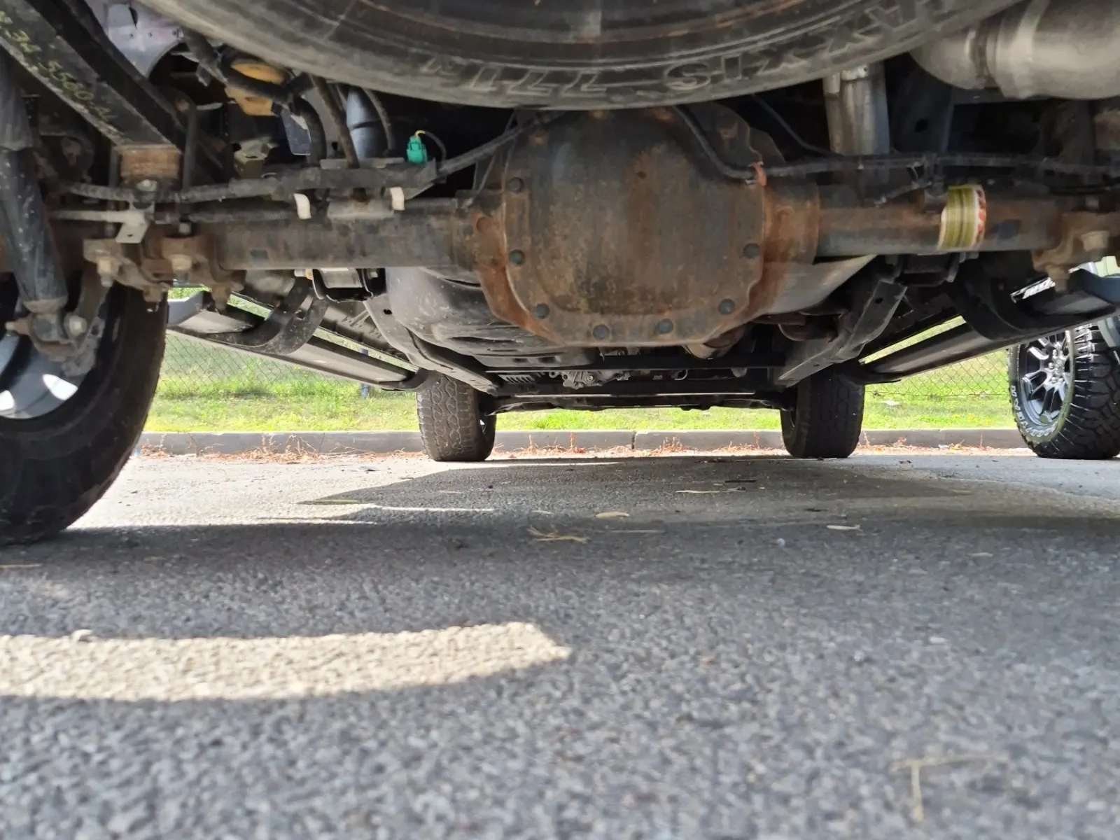 Undercarriage - Rear Photo