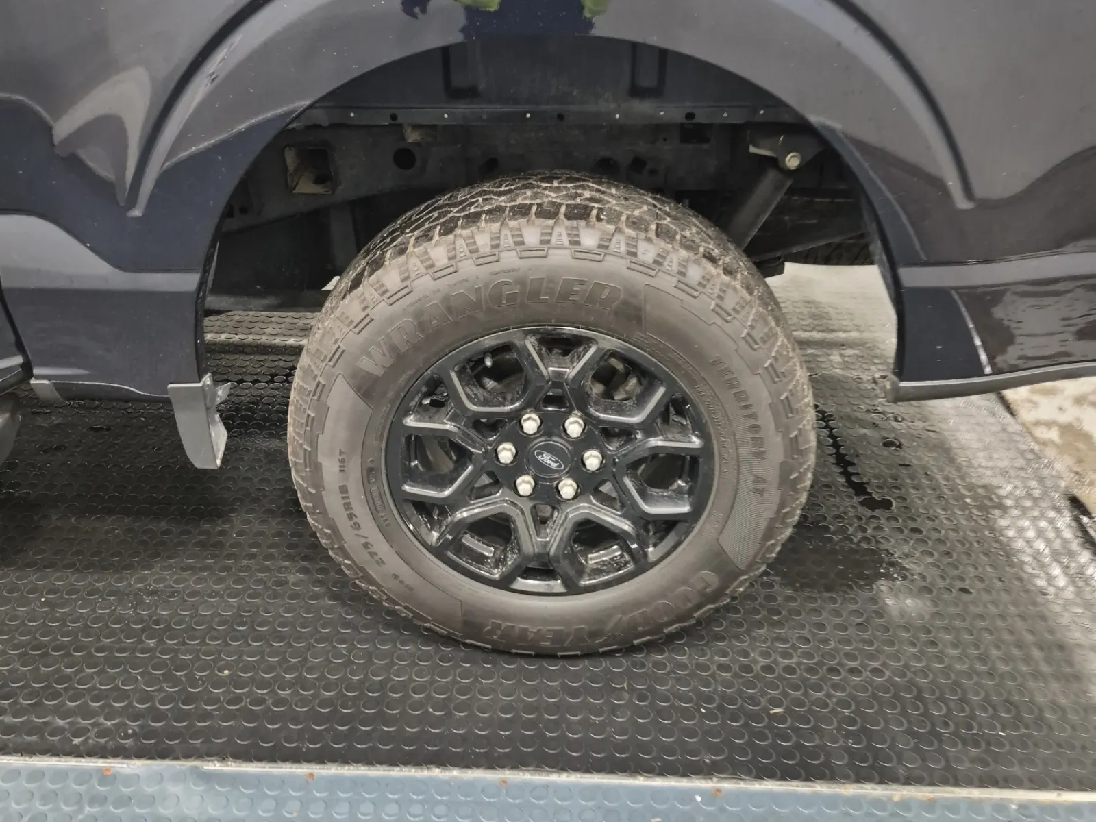 Left Rear Wheel/Tire Photo