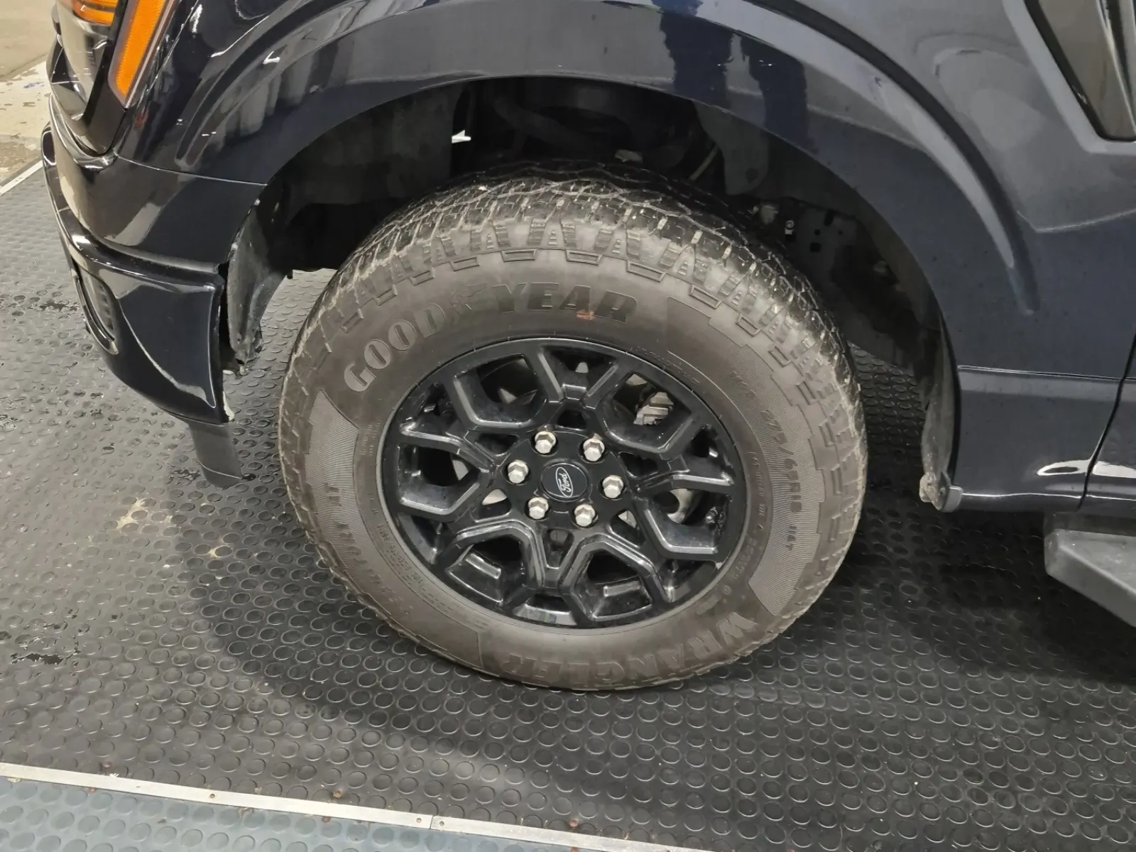 Front driver wheel/tire photo