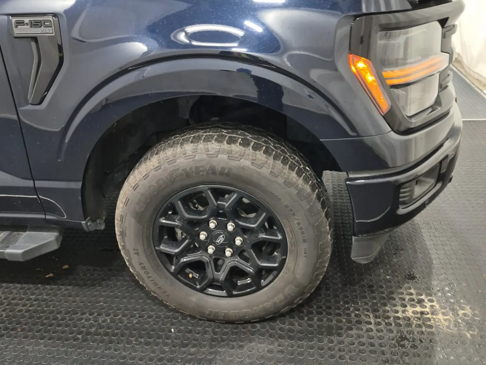 Right Front Wheel/Tire Photo