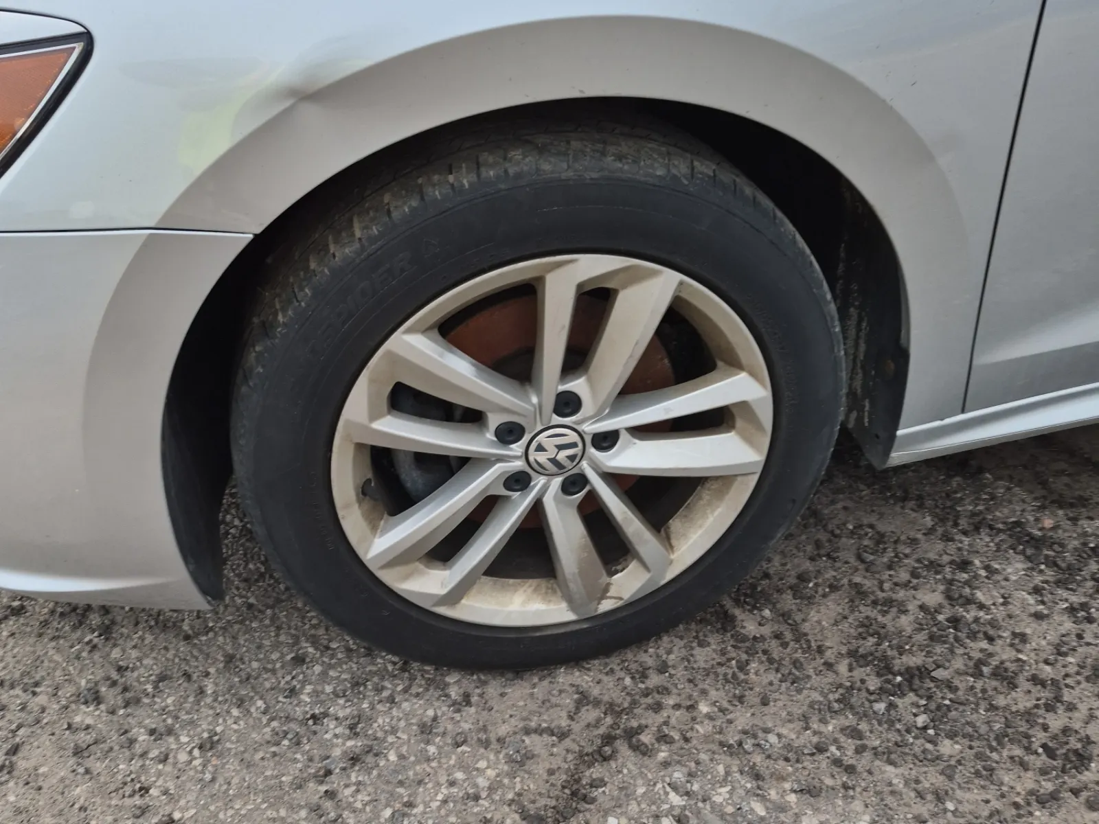 Front driver wheel/tire photo