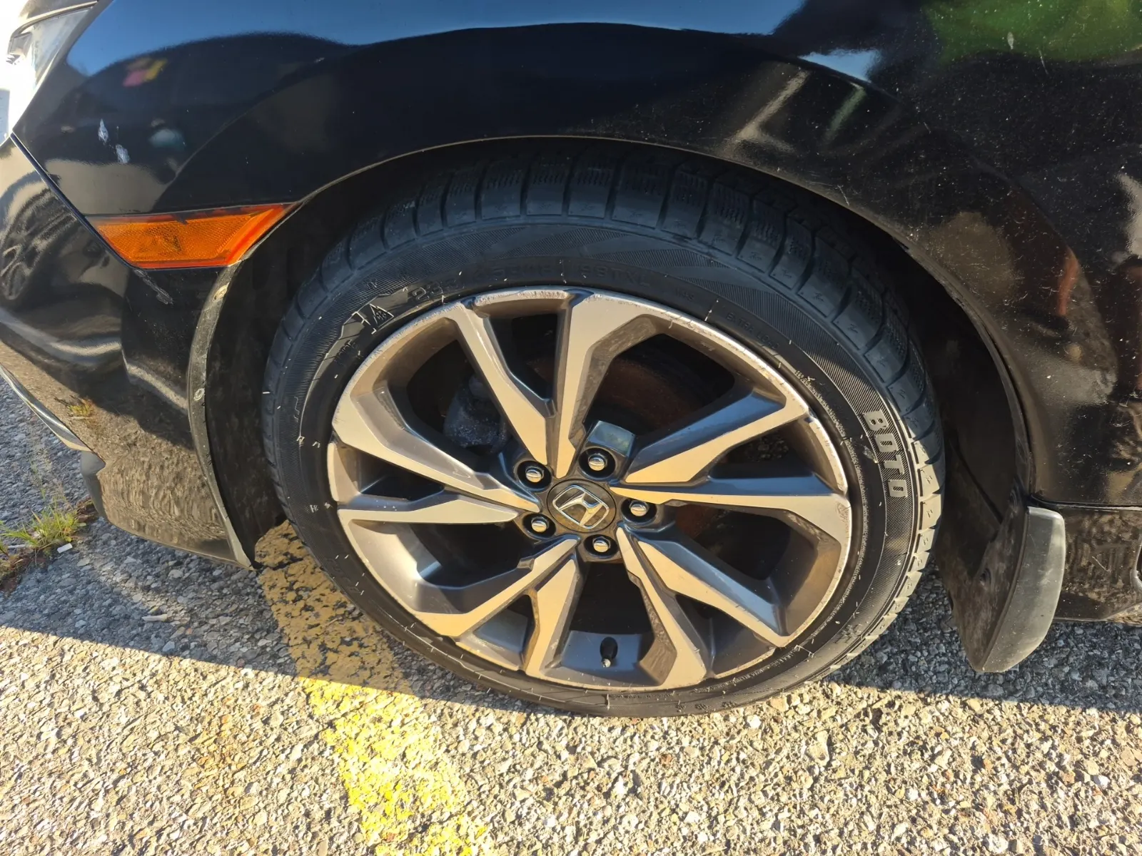 Front driver wheel/tire photo