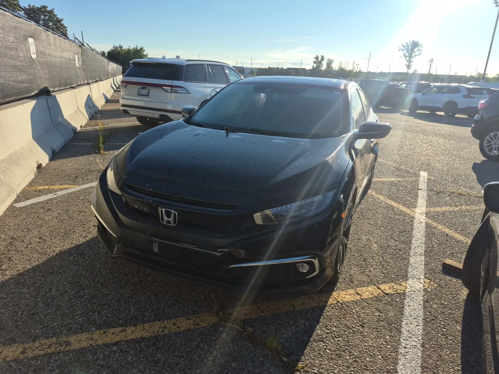 Front driver 3/4 photo