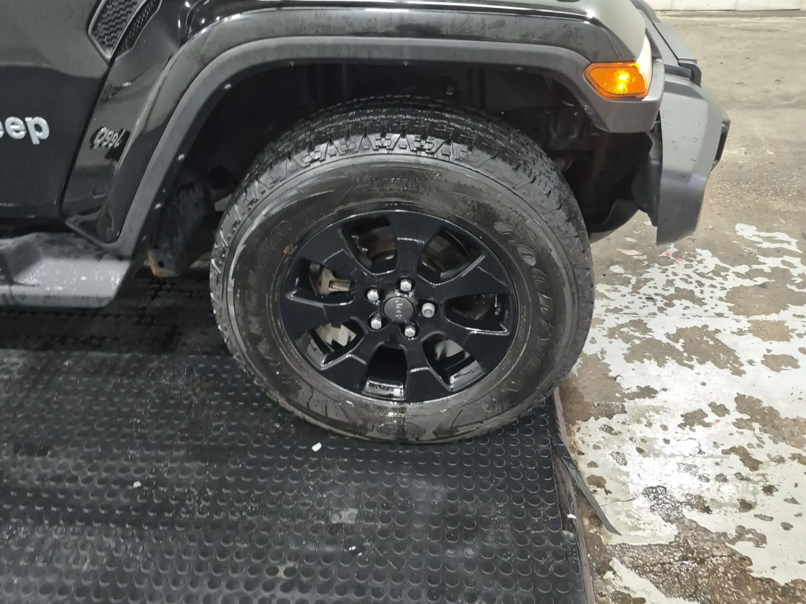 Right Front Wheel/Tire Photo