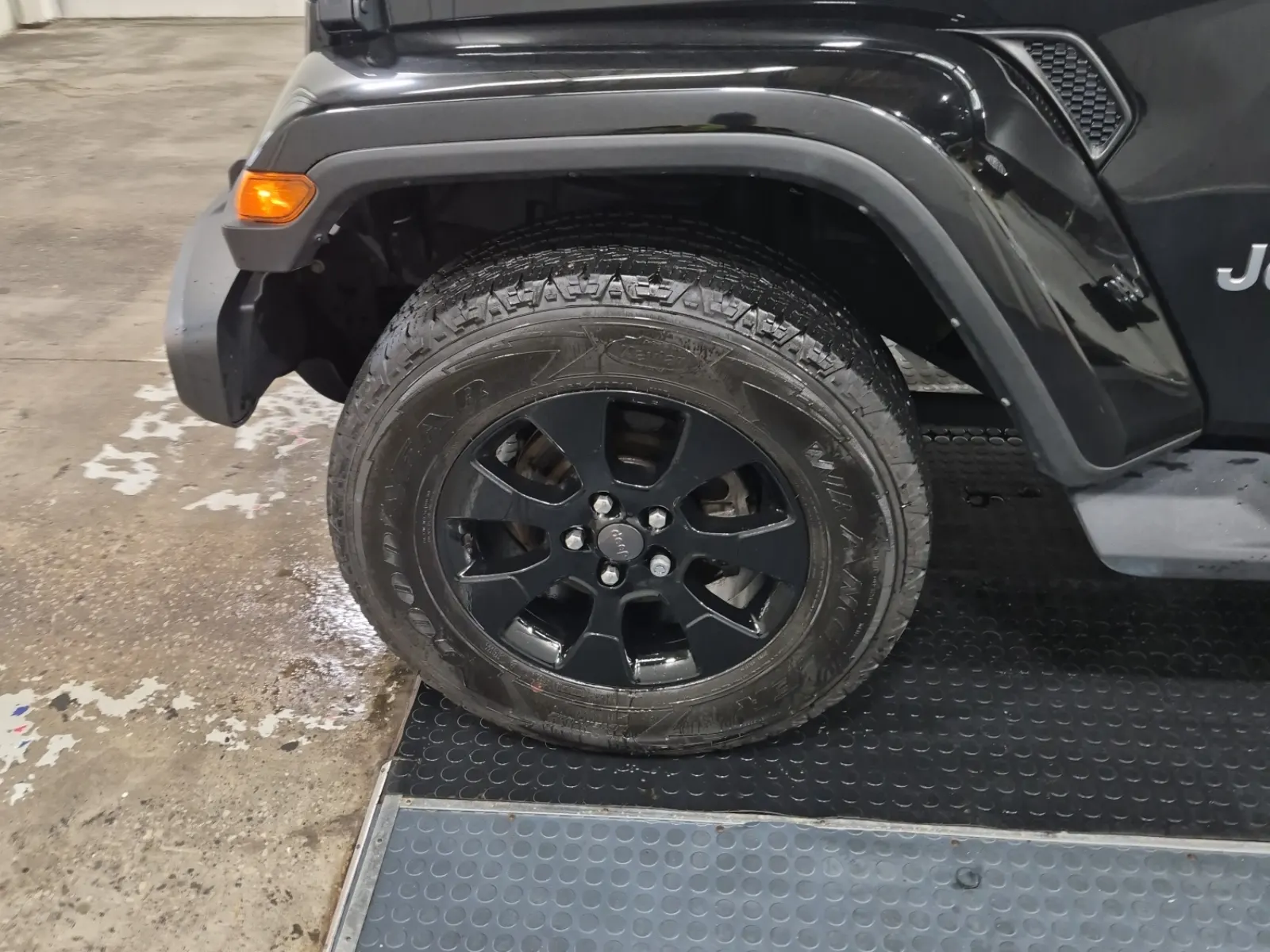 Front driver wheel/tire photo