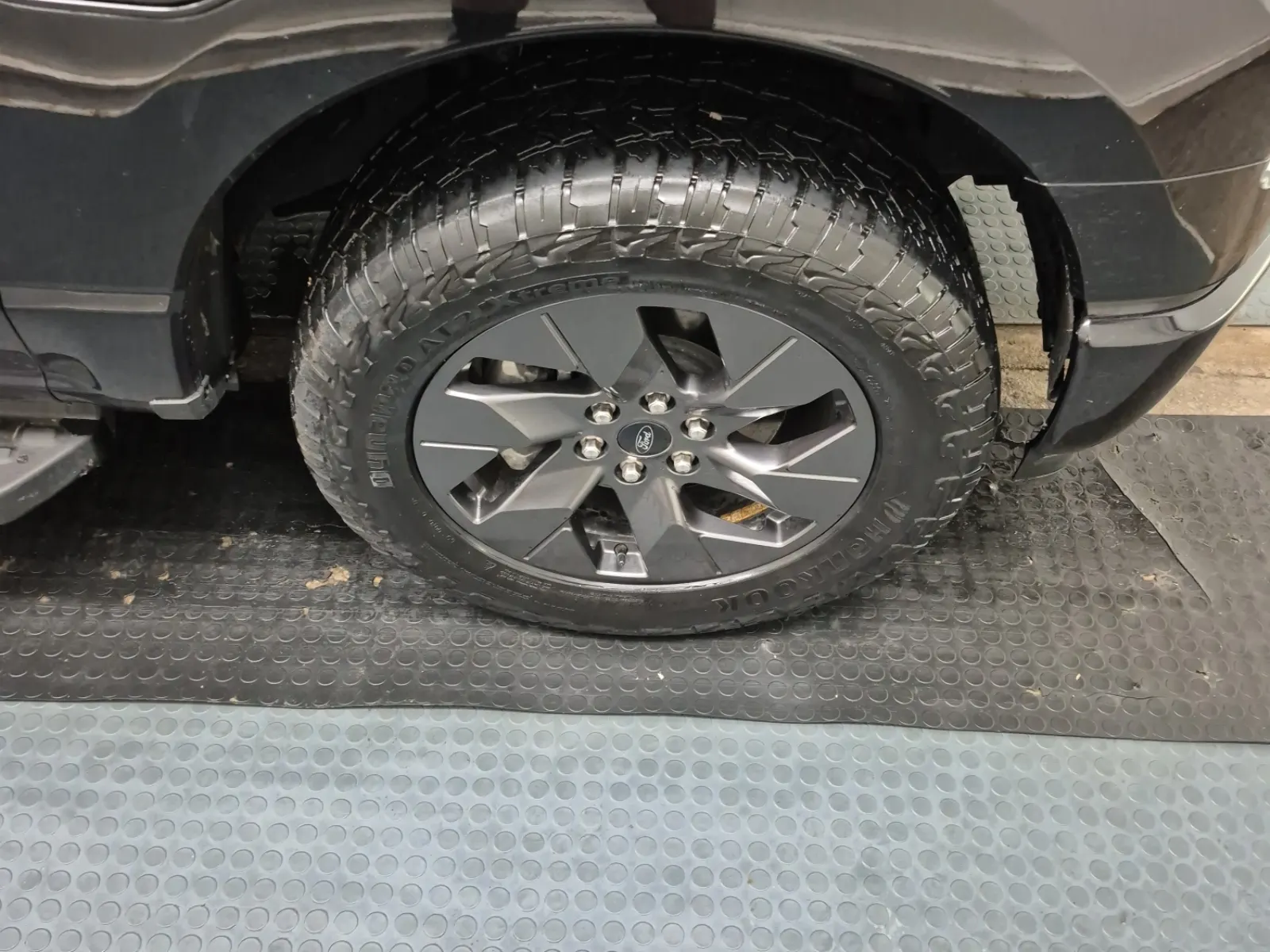 Right Front Wheel/Tire Photo