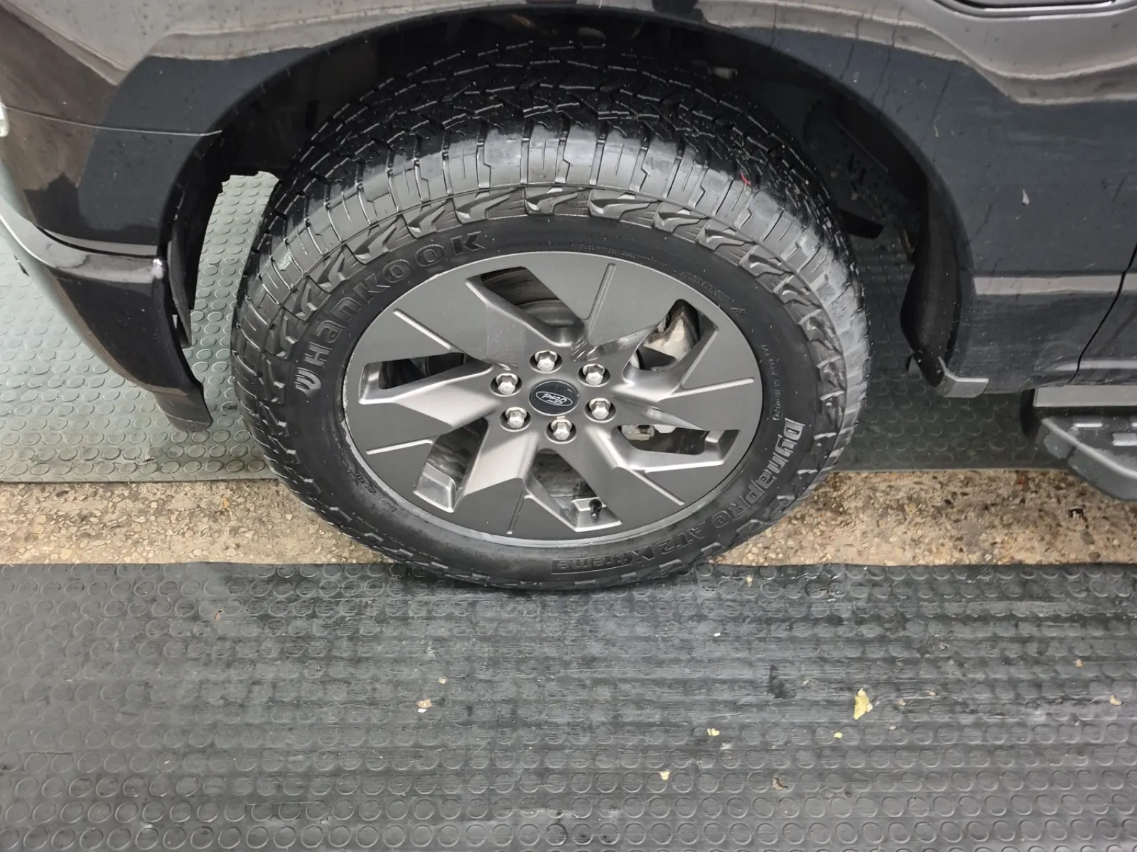Front driver wheel/tire photo