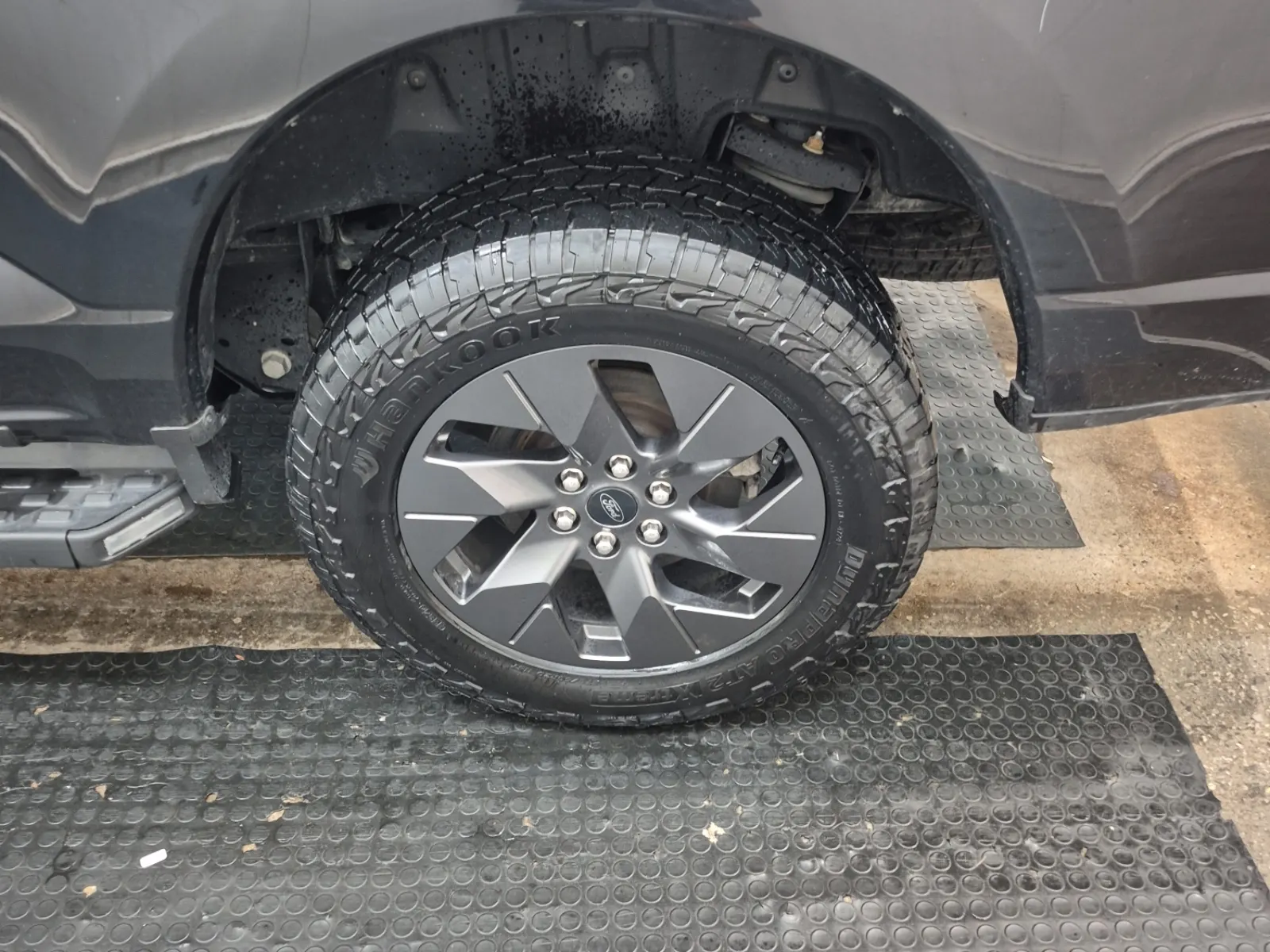 Left Rear Wheel/Tire Photo