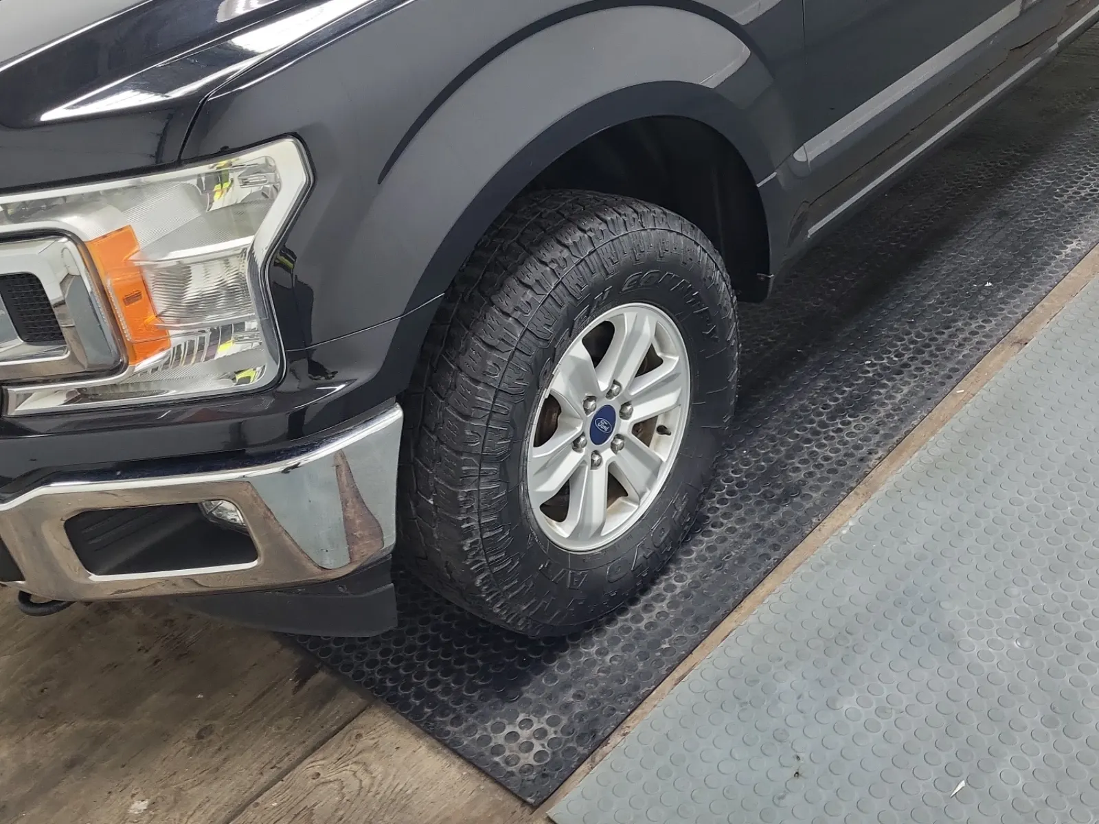 Front driver wheel/tire photo