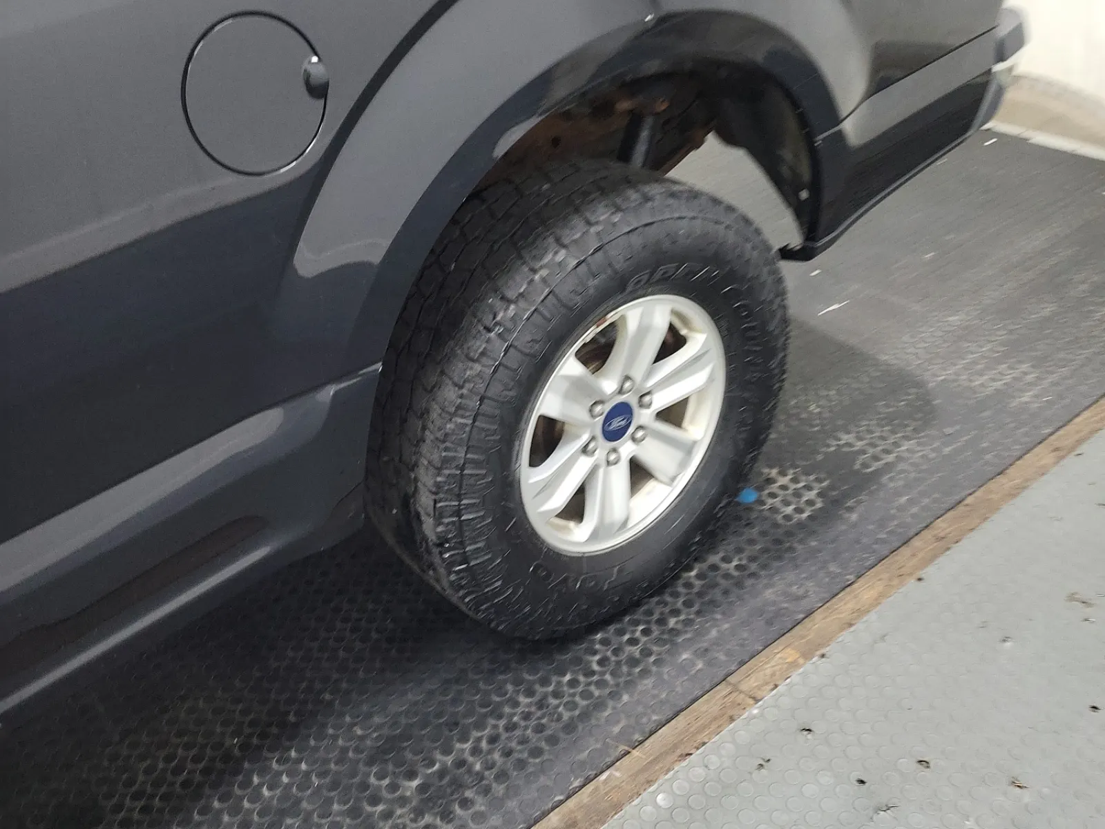Left Rear Wheel/Tire Photo