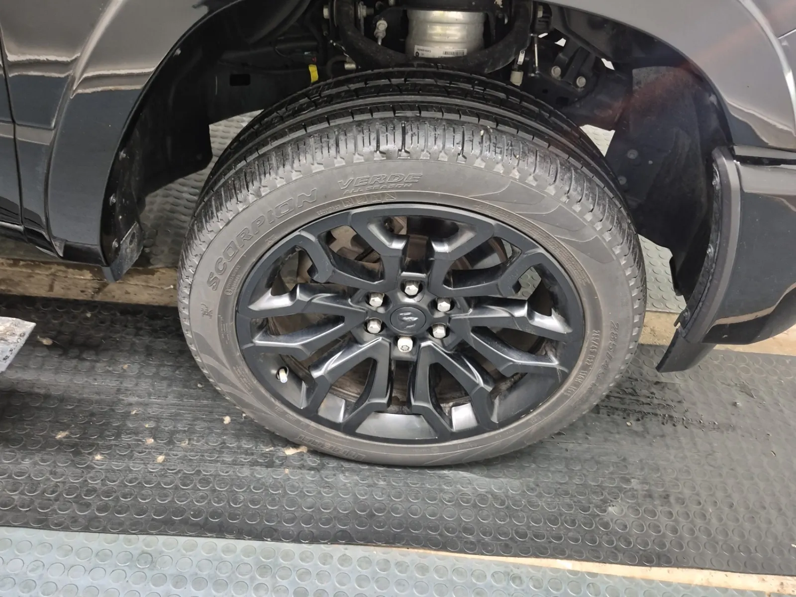 Right Front Wheel/Tire Photo