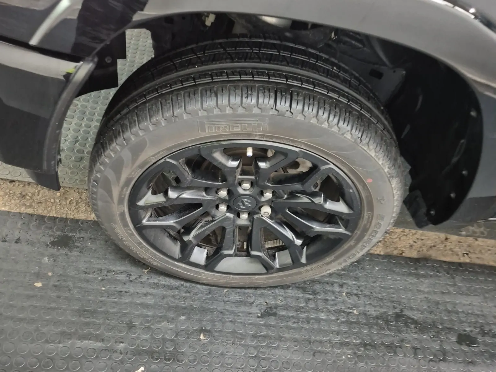 Front driver wheel/tire photo