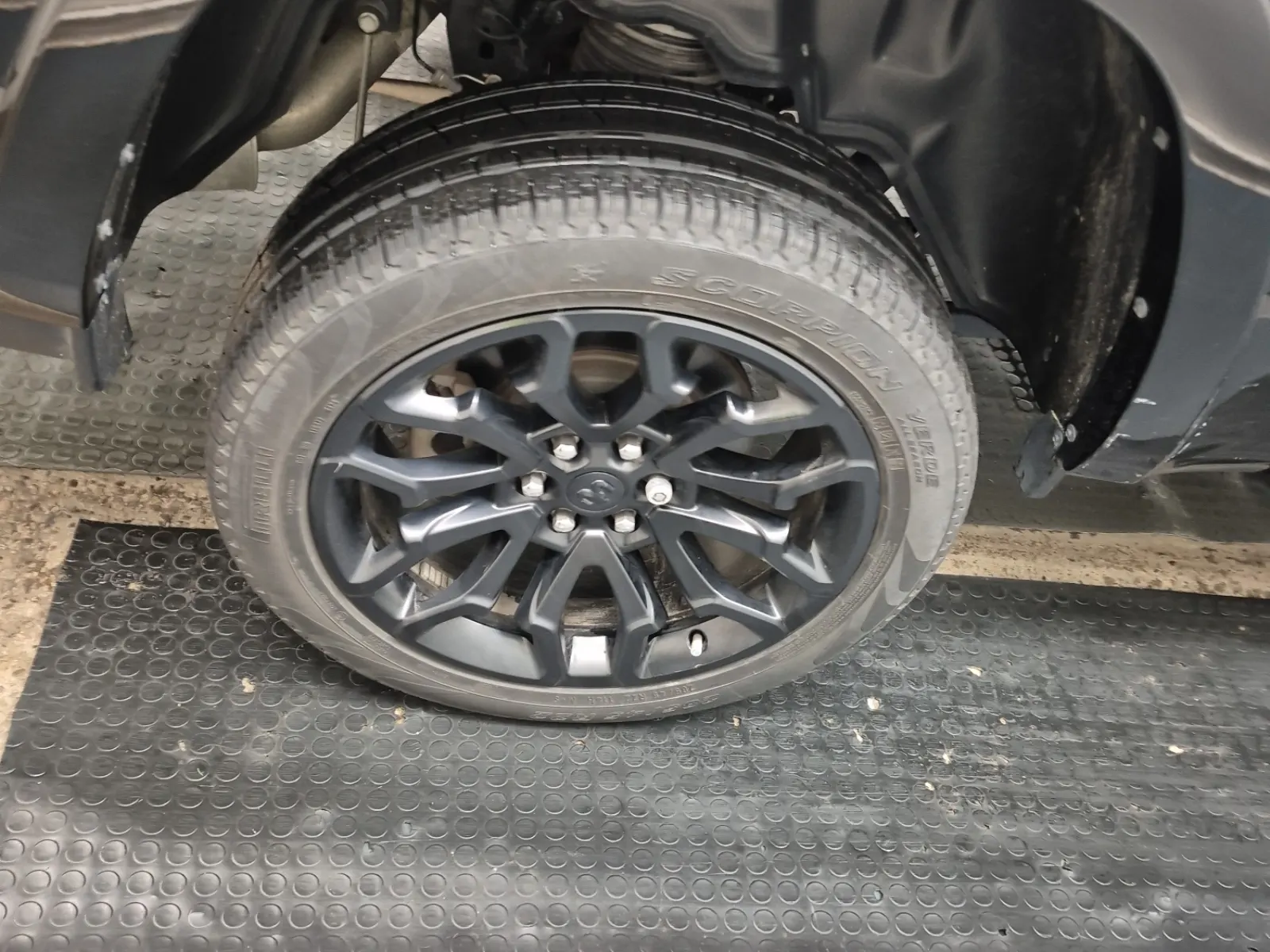 Right Rear Wheel/Tire Photo