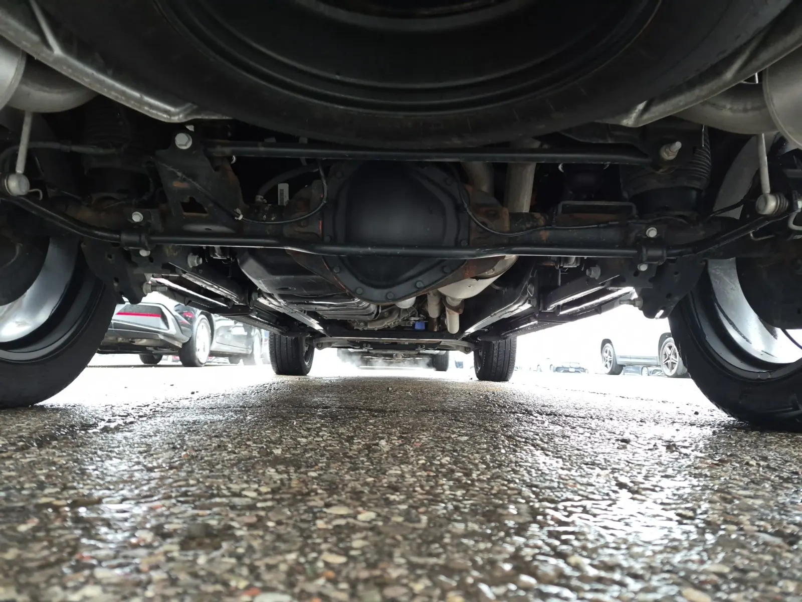 Undercarriage - Rear Photo