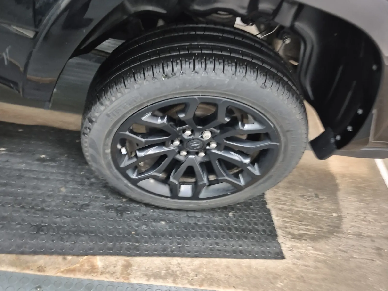 Left Rear Wheel/Tire Photo