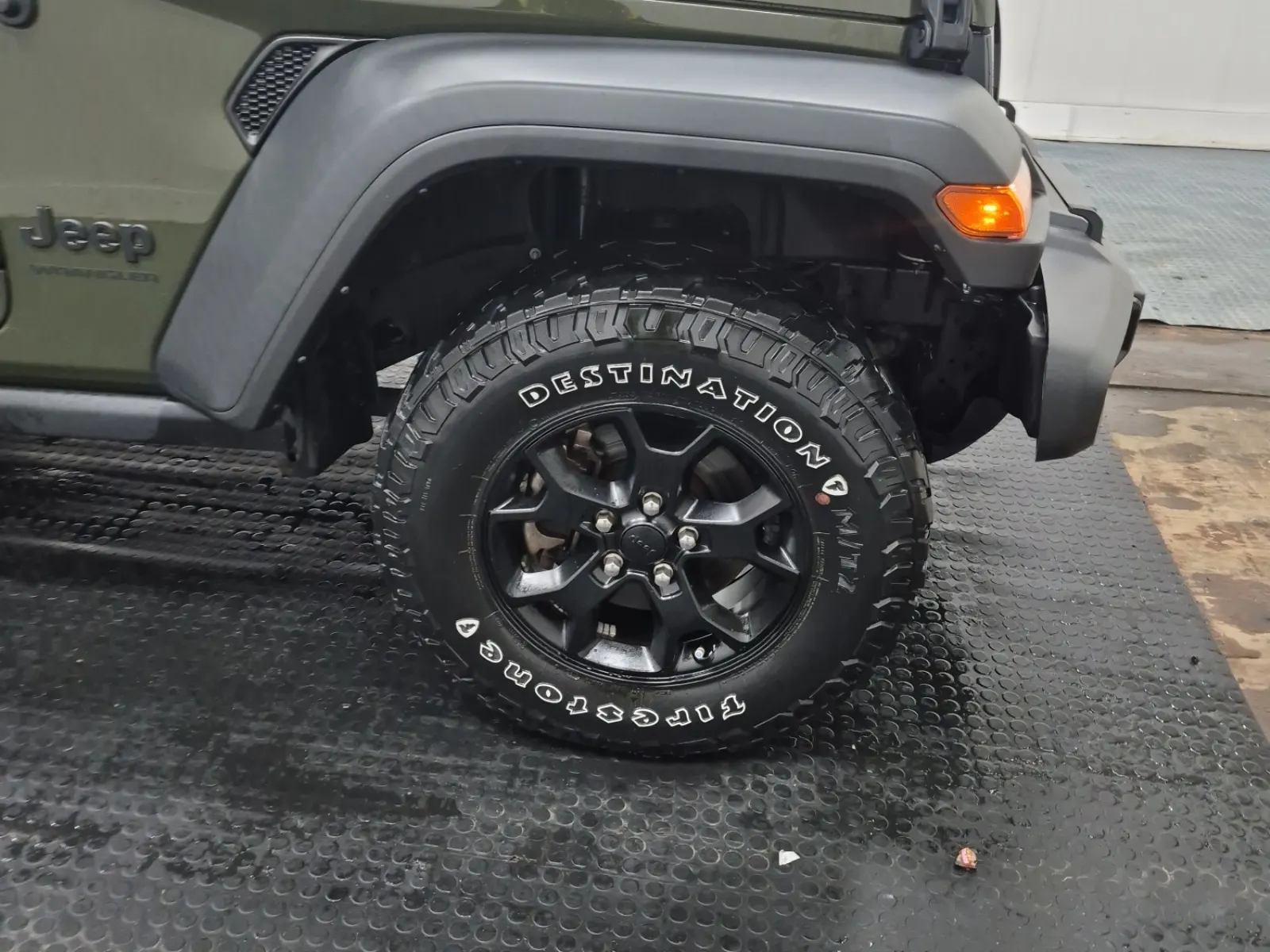 Right Front Wheel/Tire Photo