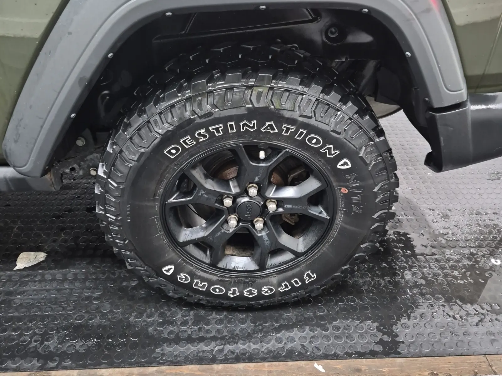 Left Rear Wheel/Tire Photo