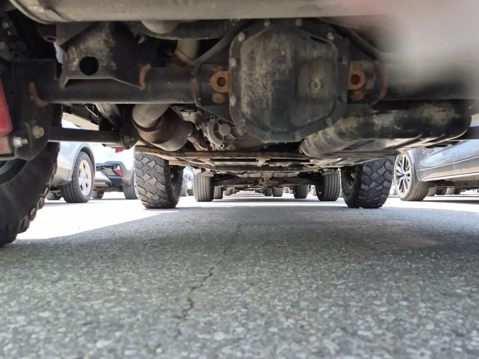 Undercarriage - Rear Photo