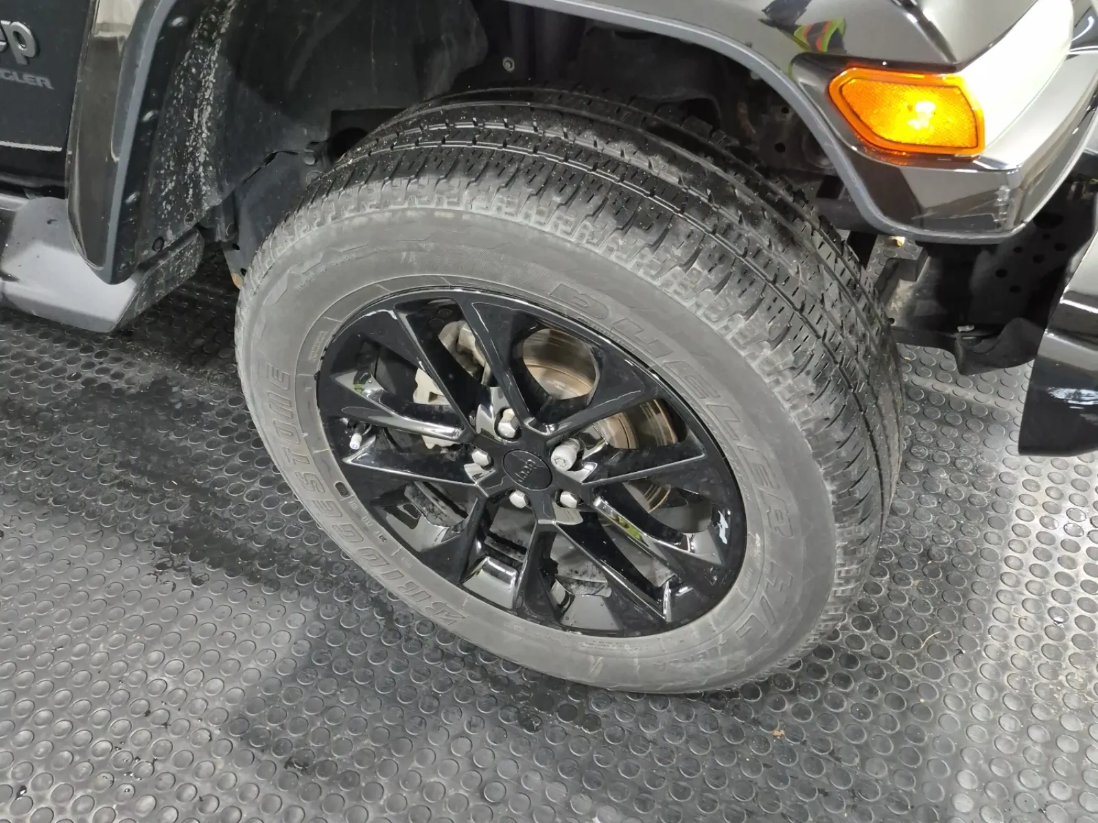 Right Front Wheel/Tire Photo