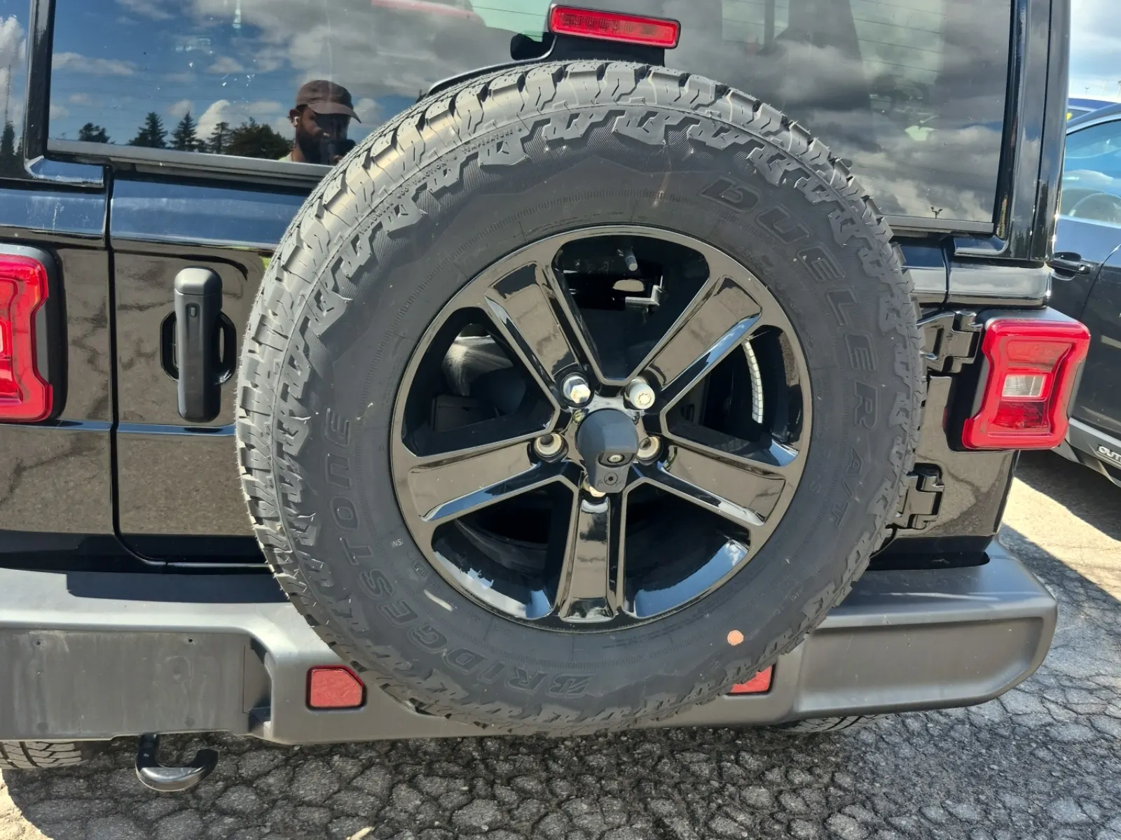 Spare Tire & Wheel Photo
