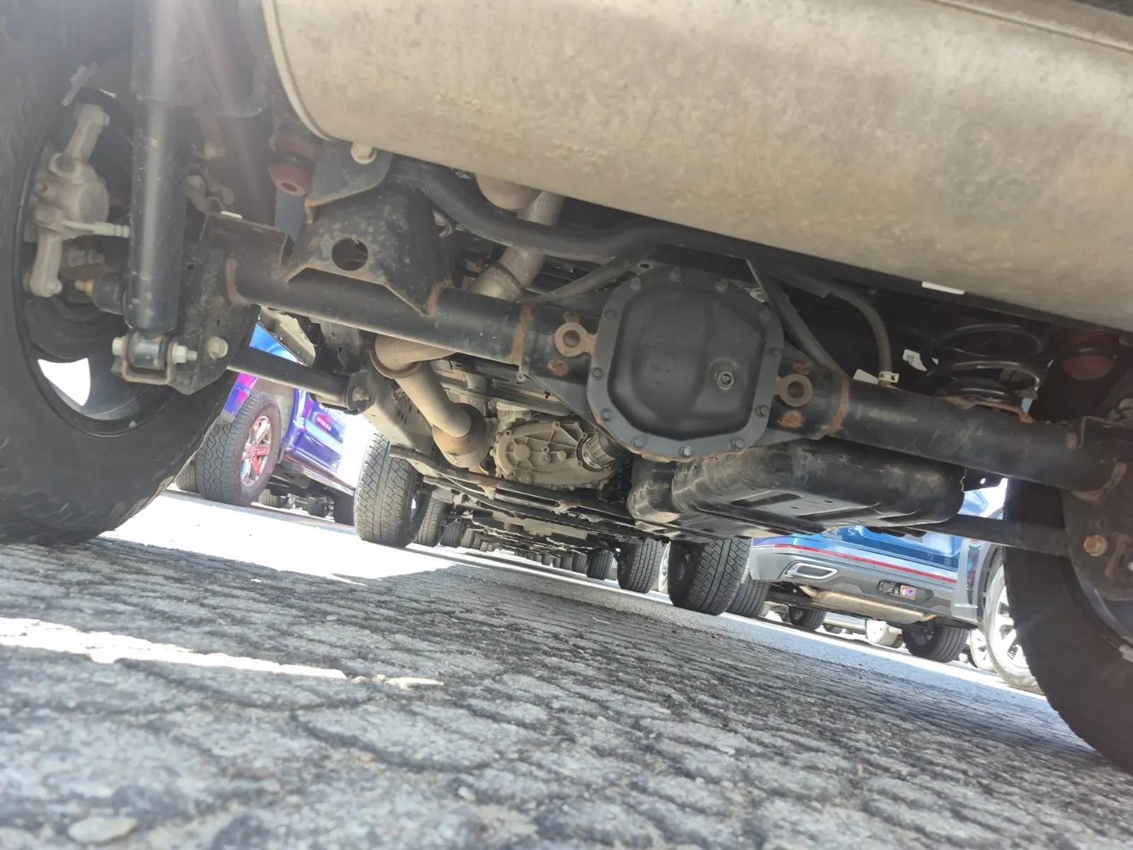 Undercarriage - Rear Photo